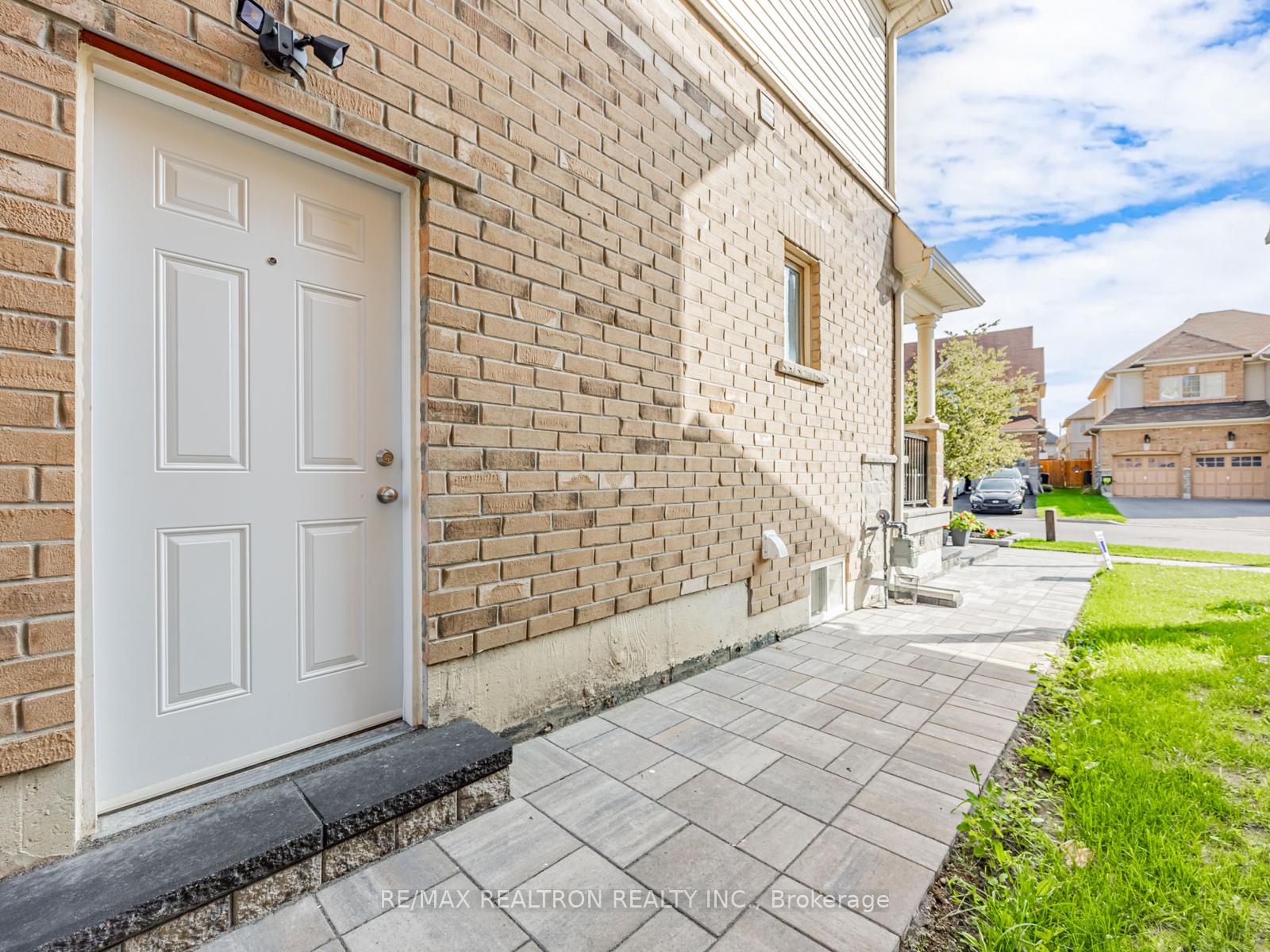 Photo 3 of 91 Mcroberts Crescent, Clarington, Courtice — HOMEH