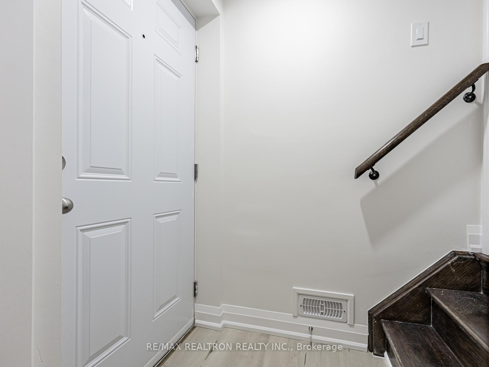 Photo 4 of 91 Mcroberts Crescent, Clarington, Courtice — HOMEH