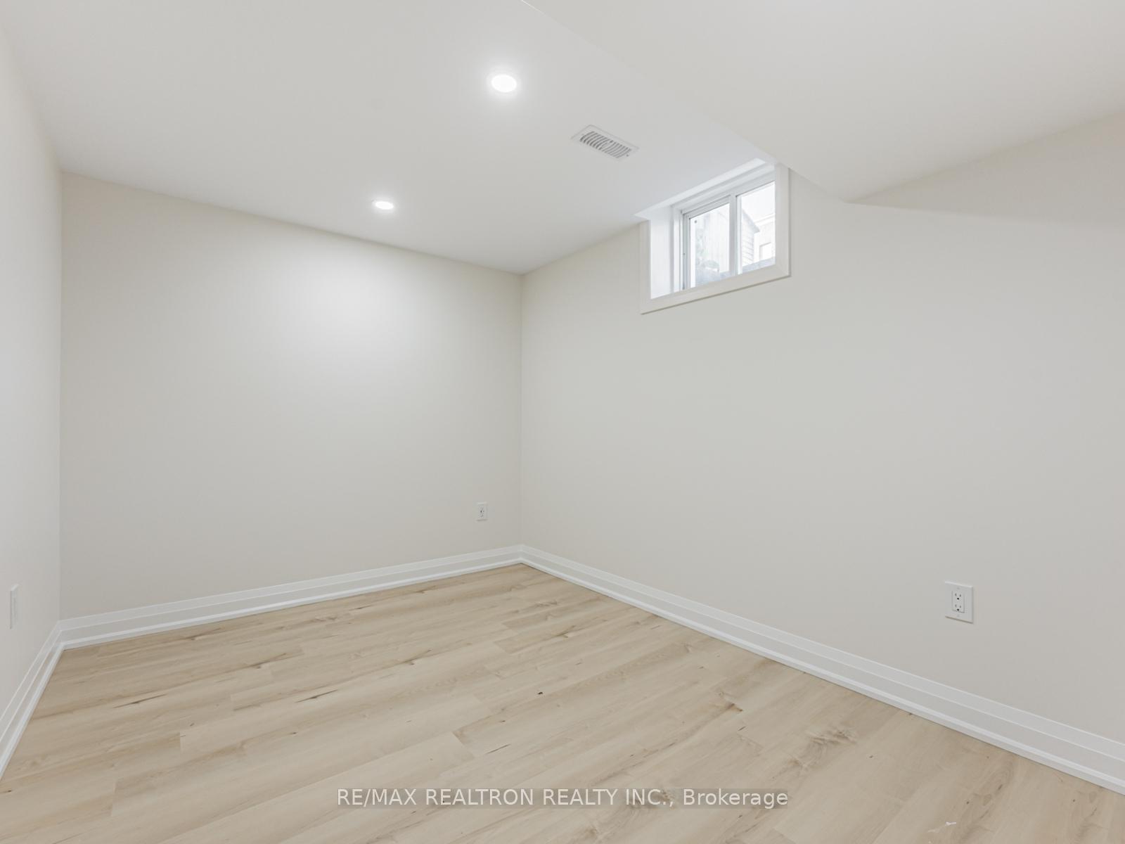 Photo 24 of 91 Mcroberts Crescent, Clarington, Courtice — HOMEH