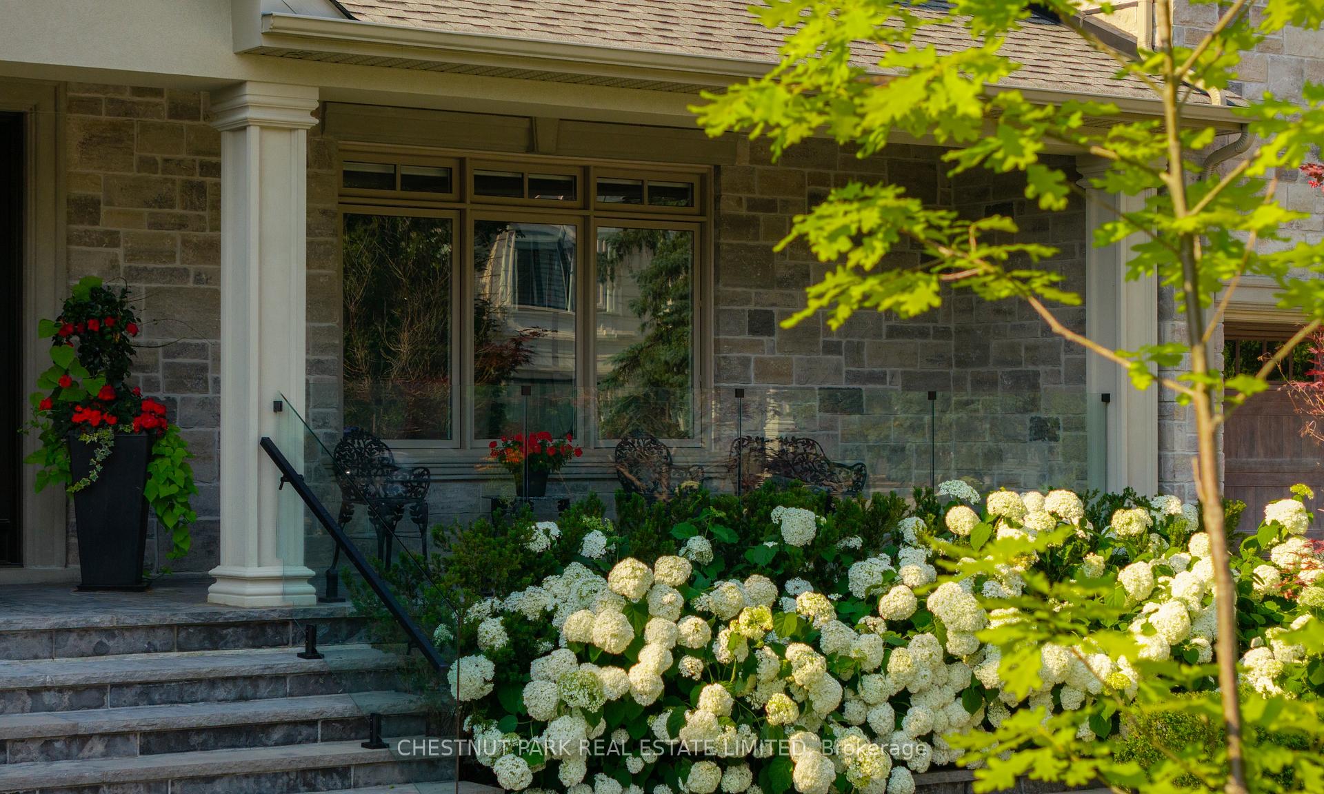 Photo 3 of 50 Blackforest Drive, Richmond Hill, Oak Ridges — HOMEH