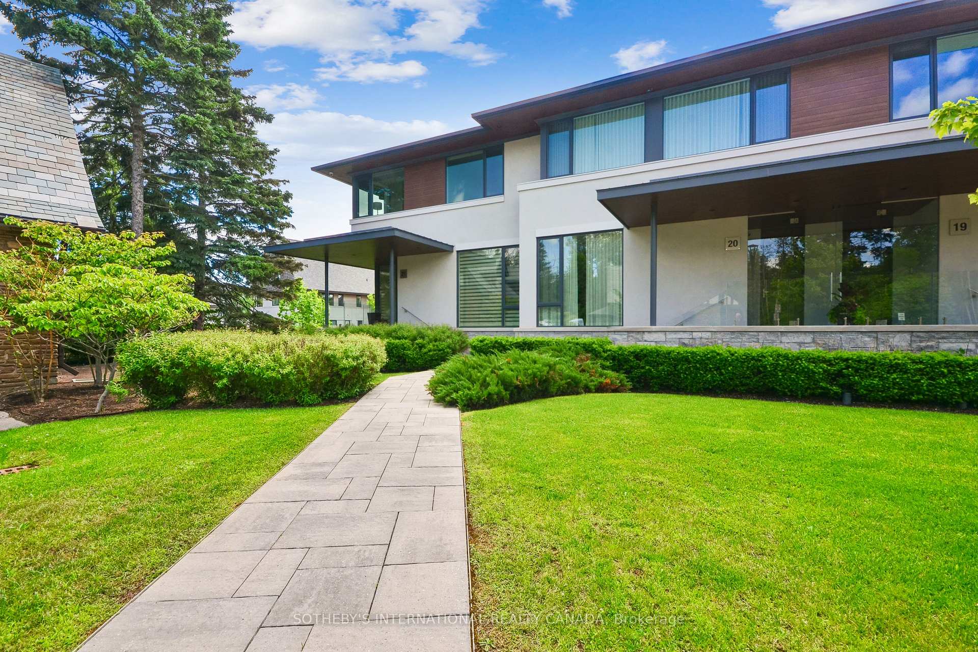 Photo 2 of Unit 21, 10 Maple Grove Drive, Oakville, Morrison — HOMEH