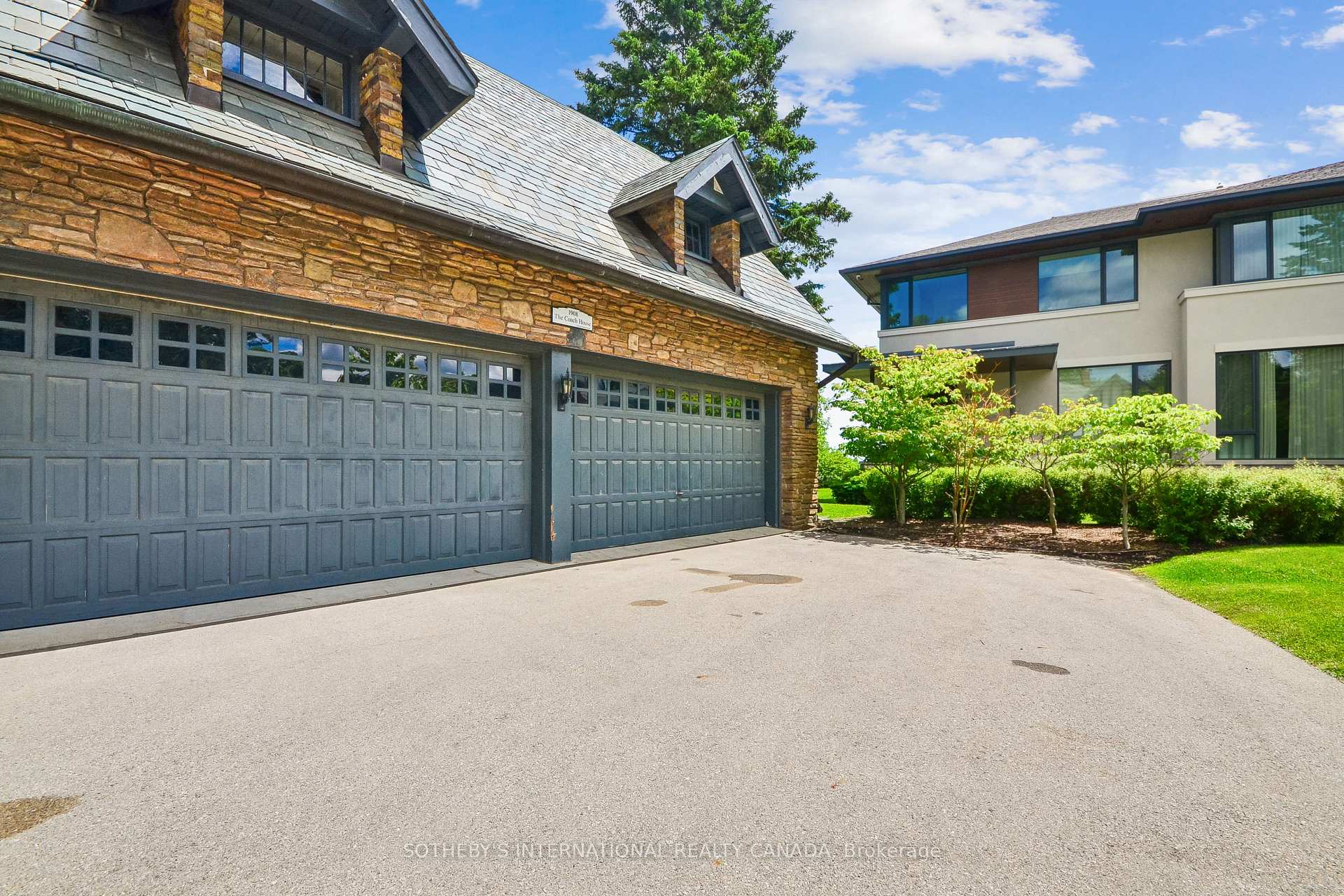 Photo 3 of Unit 21, 10 Maple Grove Drive, Oakville, Morrison — HOMEH