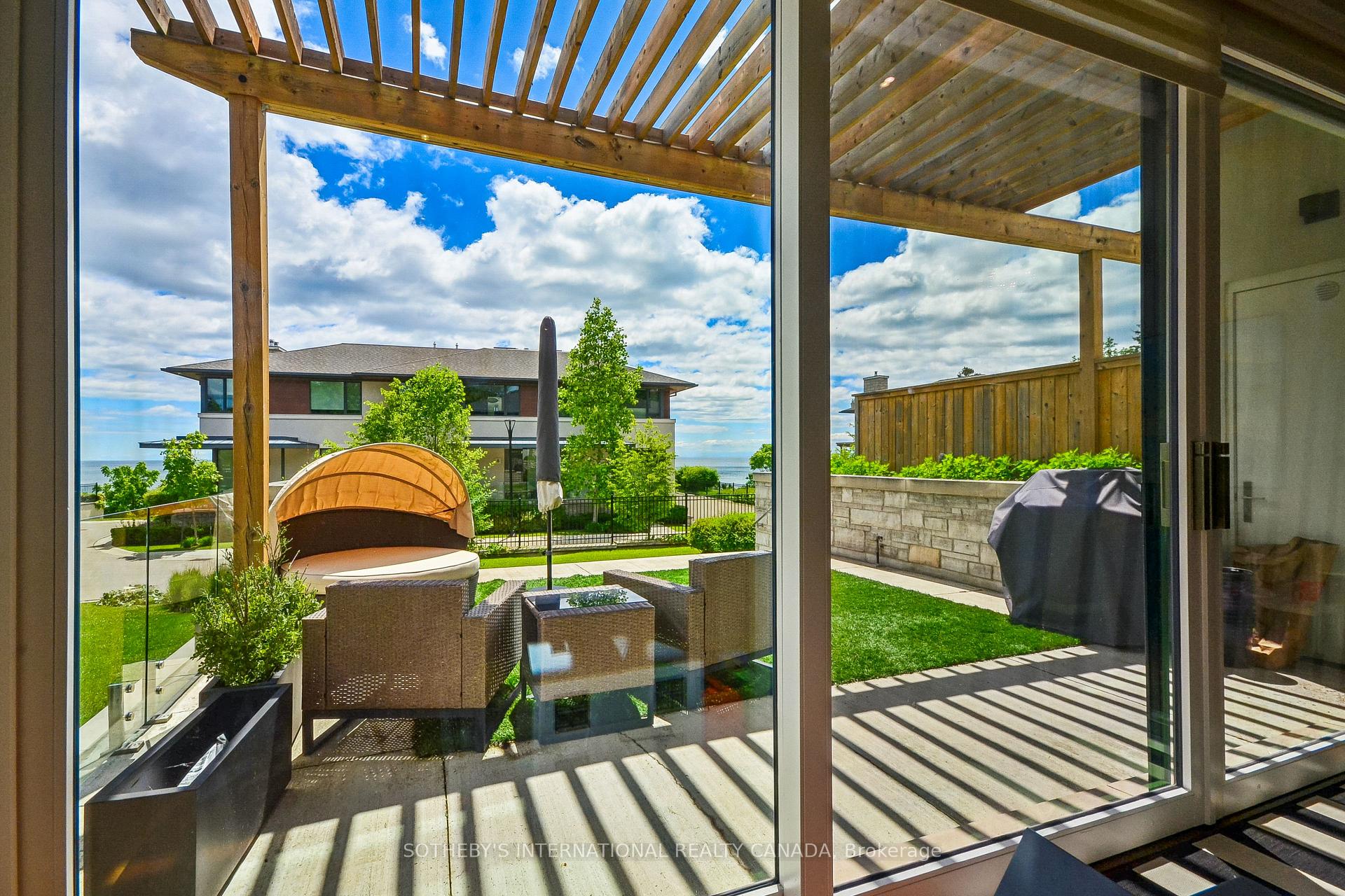 Photo 9 of Unit 21, 10 Maple Grove Drive, Oakville, Morrison — HOMEH