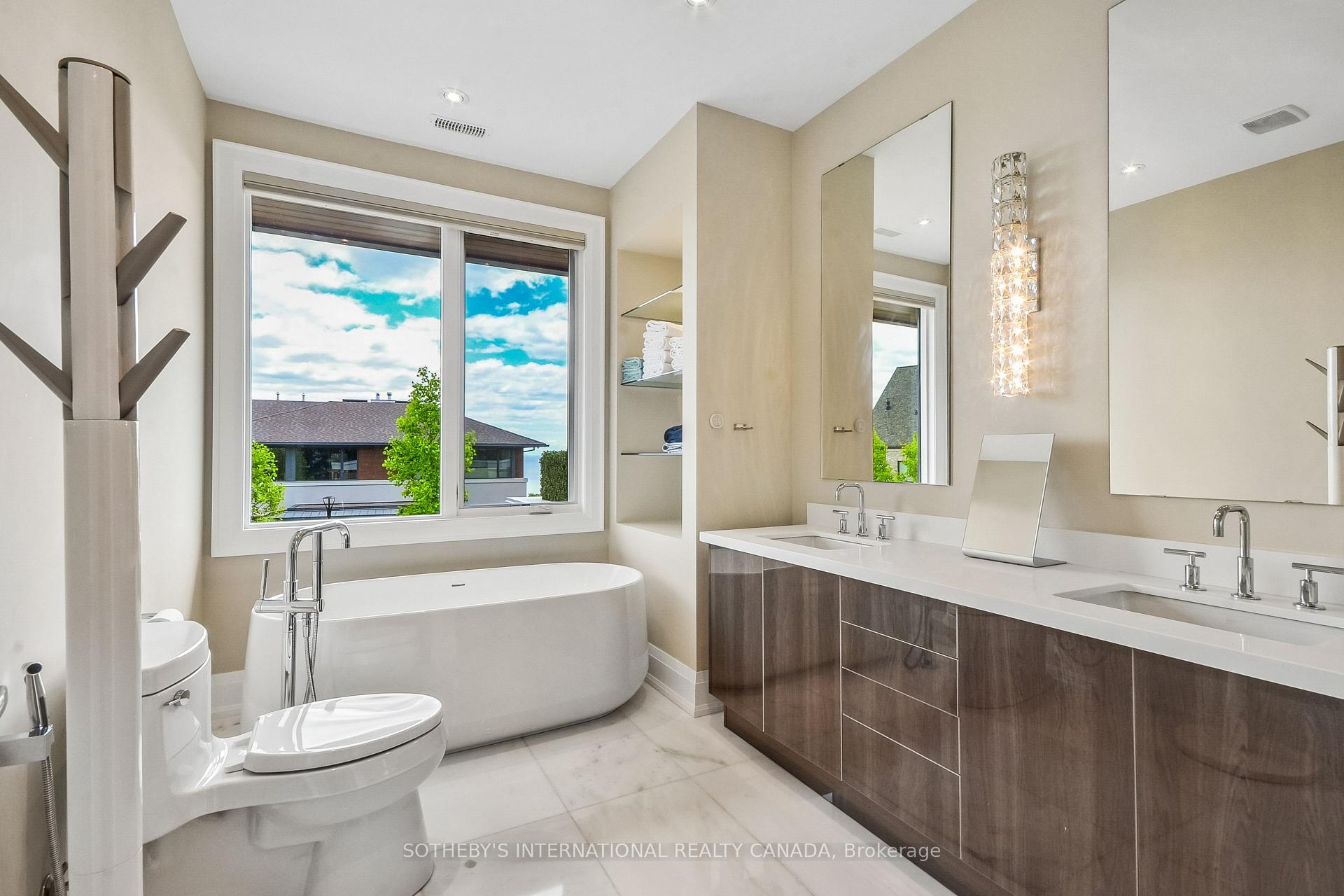 Photo 19 of Unit 21, 10 Maple Grove Drive, Oakville, Morrison — HOMEH