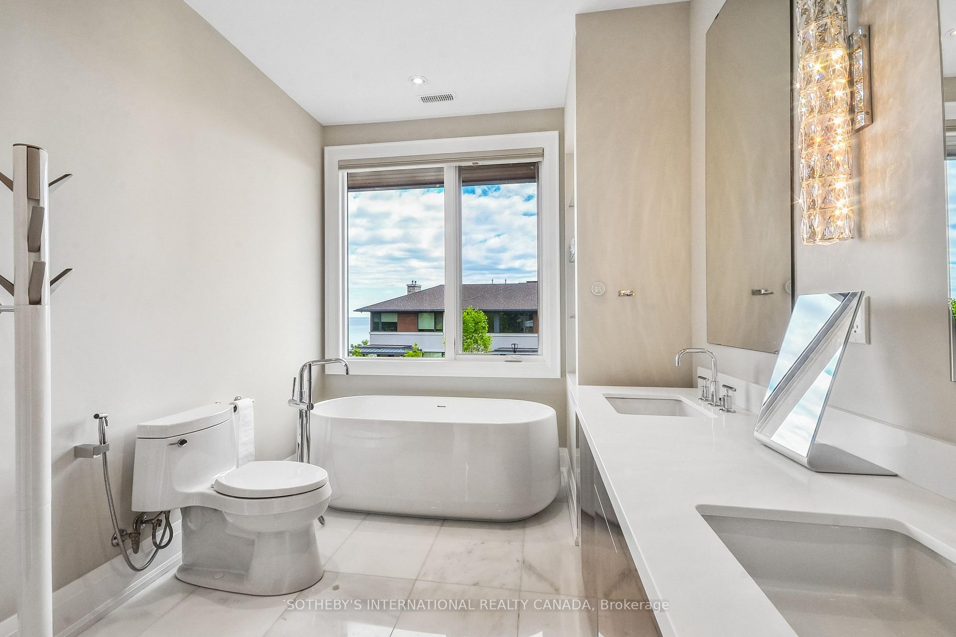 Photo 20 of Unit 21, 10 Maple Grove Drive, Oakville, Morrison — HOMEH