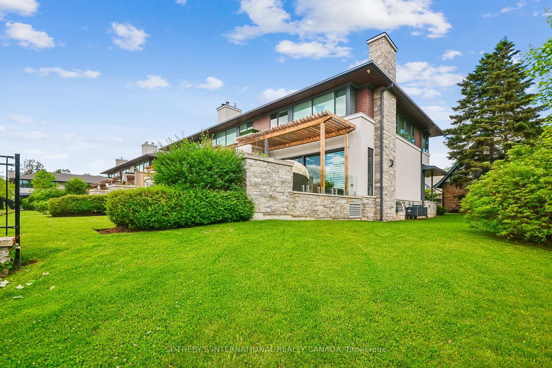 Photo 36 of Unit 21, 10 Maple Grove Drive, Oakville, Morrison — HOMEH