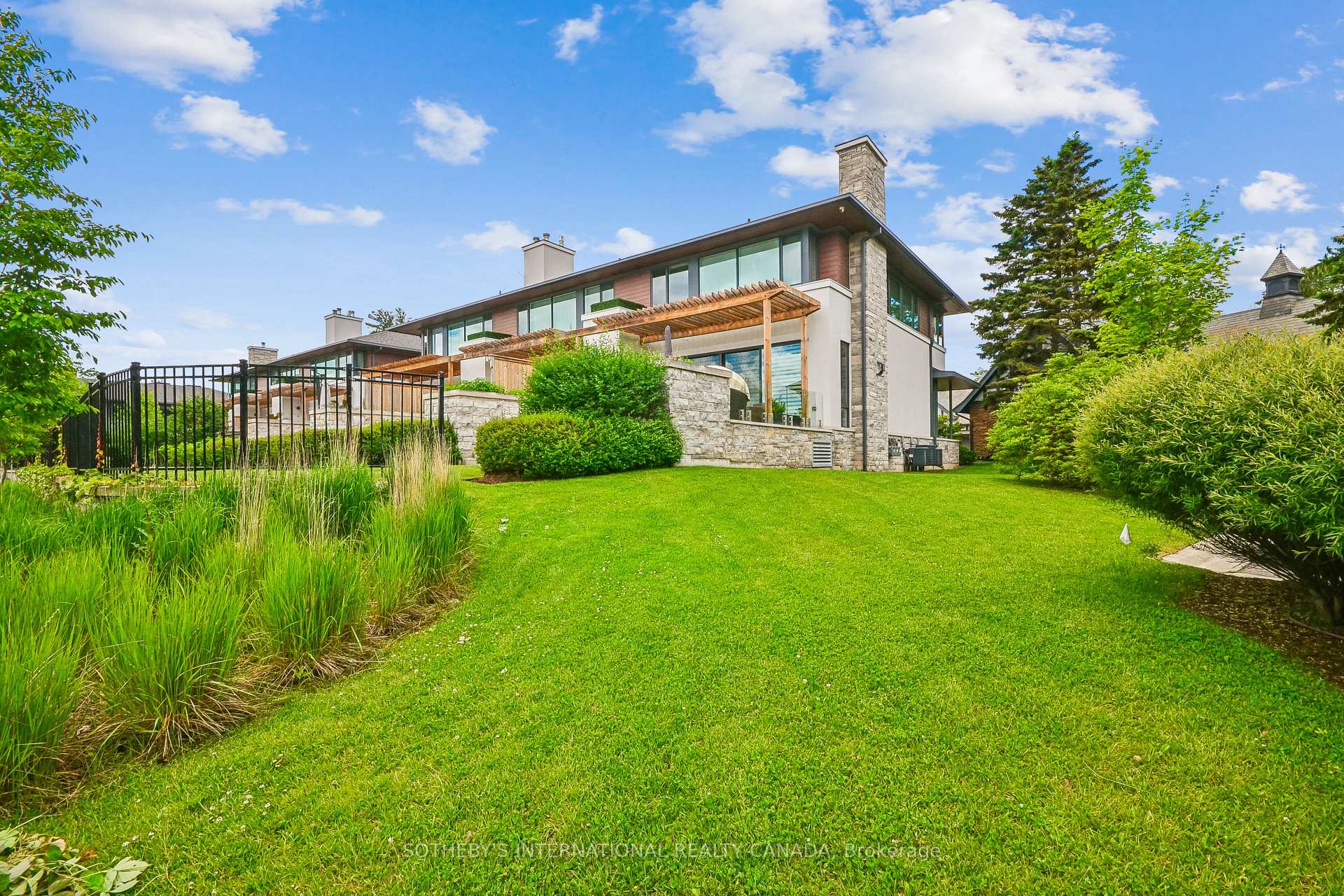 Photo 38 of Unit 21, 10 Maple Grove Drive, Oakville, Morrison — HOMEH