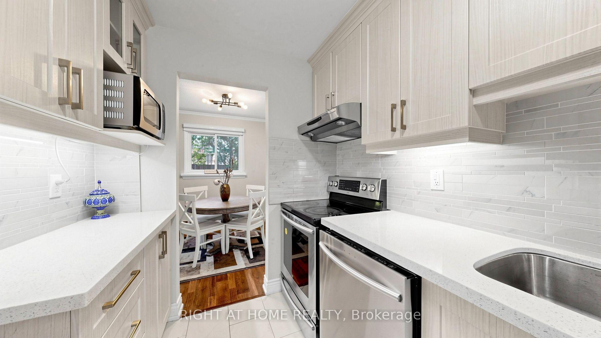 Photo 11 of 4 Harper Way, Markham, Aileen-Willowbrook — HOMEH
