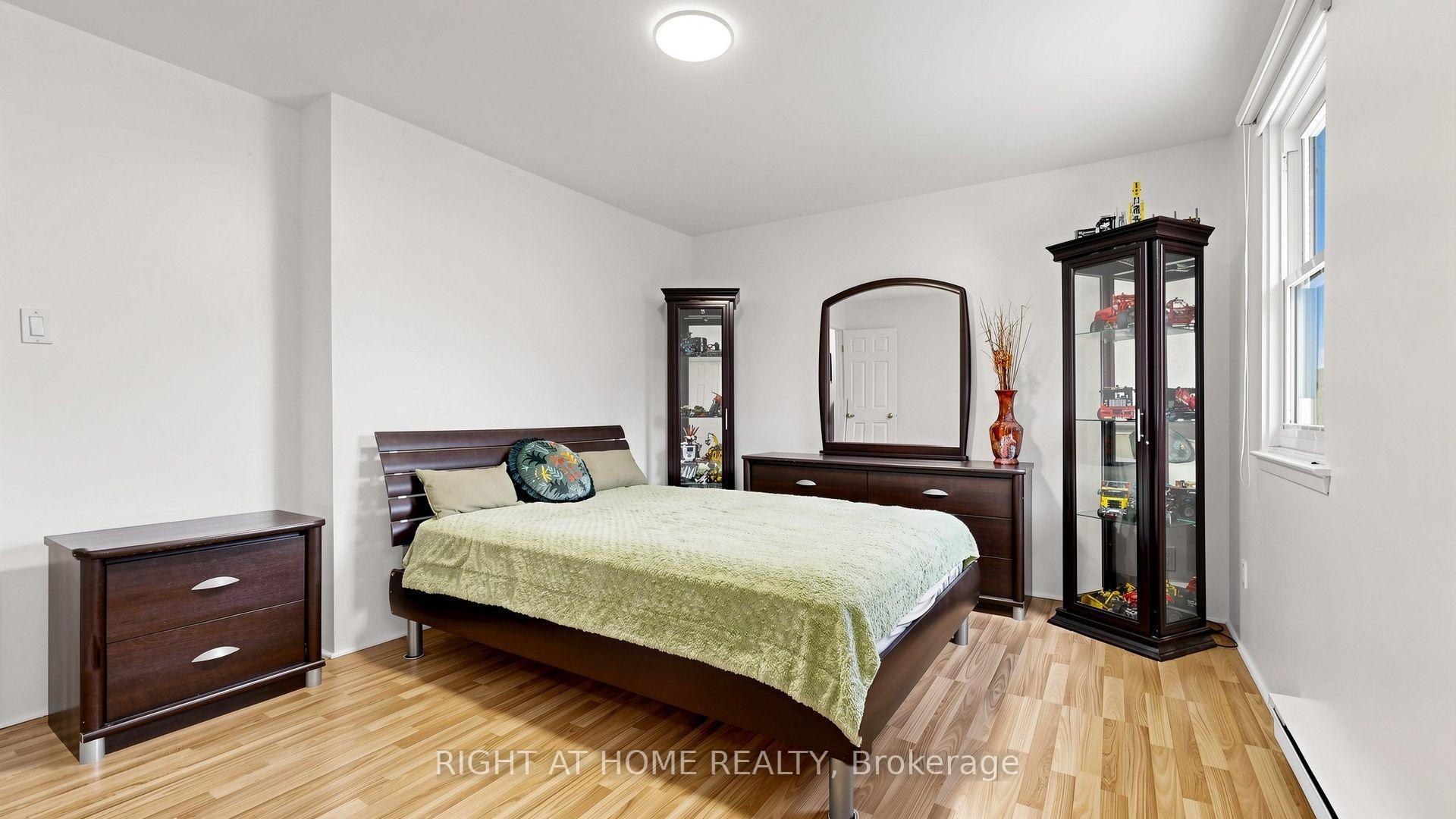 Photo 16 of 4 Harper Way, Markham, Aileen-Willowbrook — HOMEH