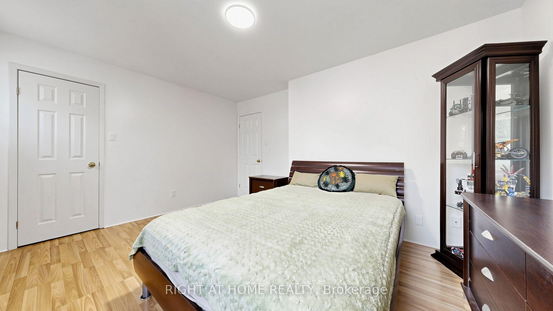 Photo 17 of 4 Harper Way, Markham, Aileen-Willowbrook — HOMEH