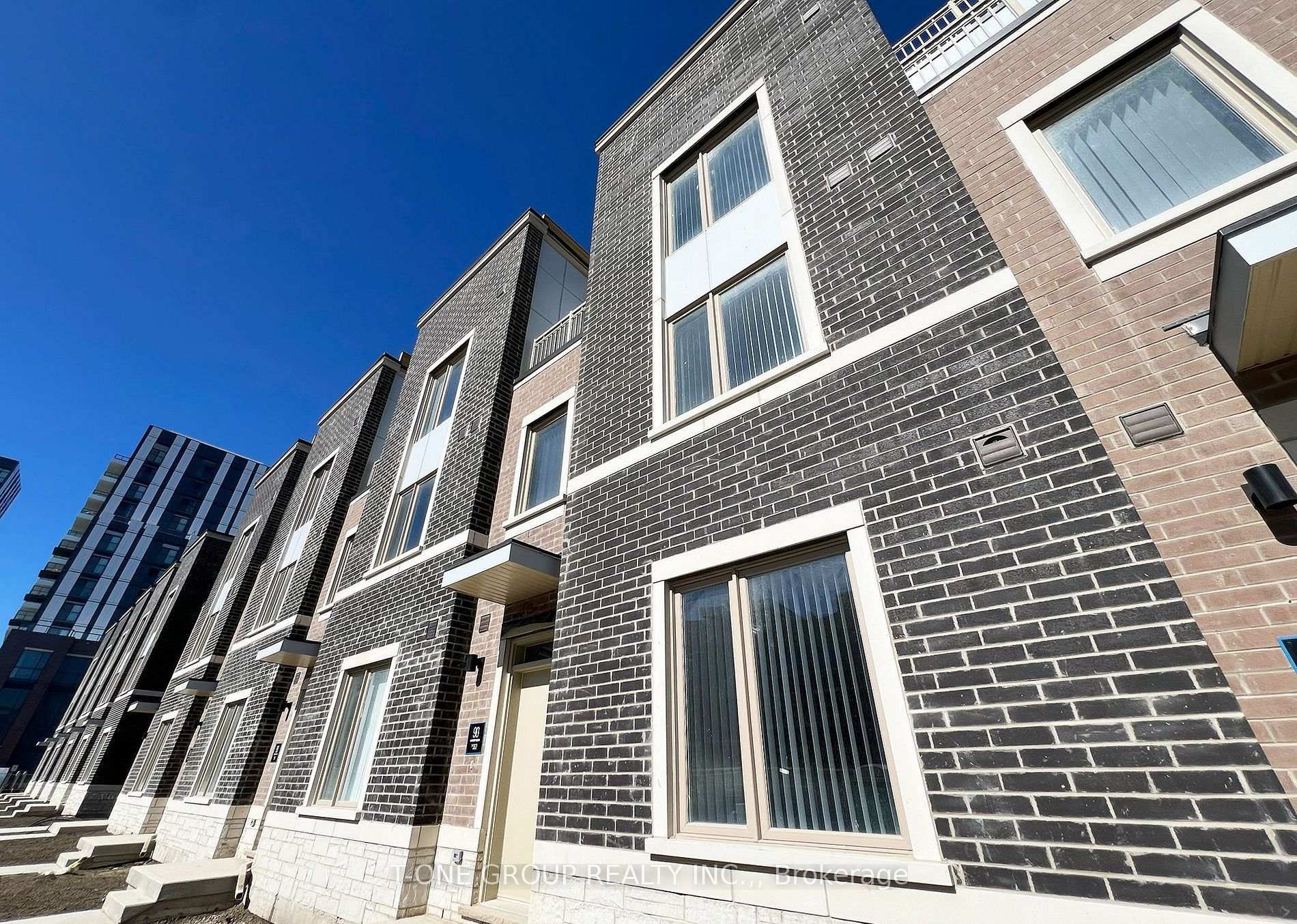Photo 1 of Unit TH 362, 90 Honeycrisp Crescent, Vaughan, Vaughan Corporate Centre — HOMEH