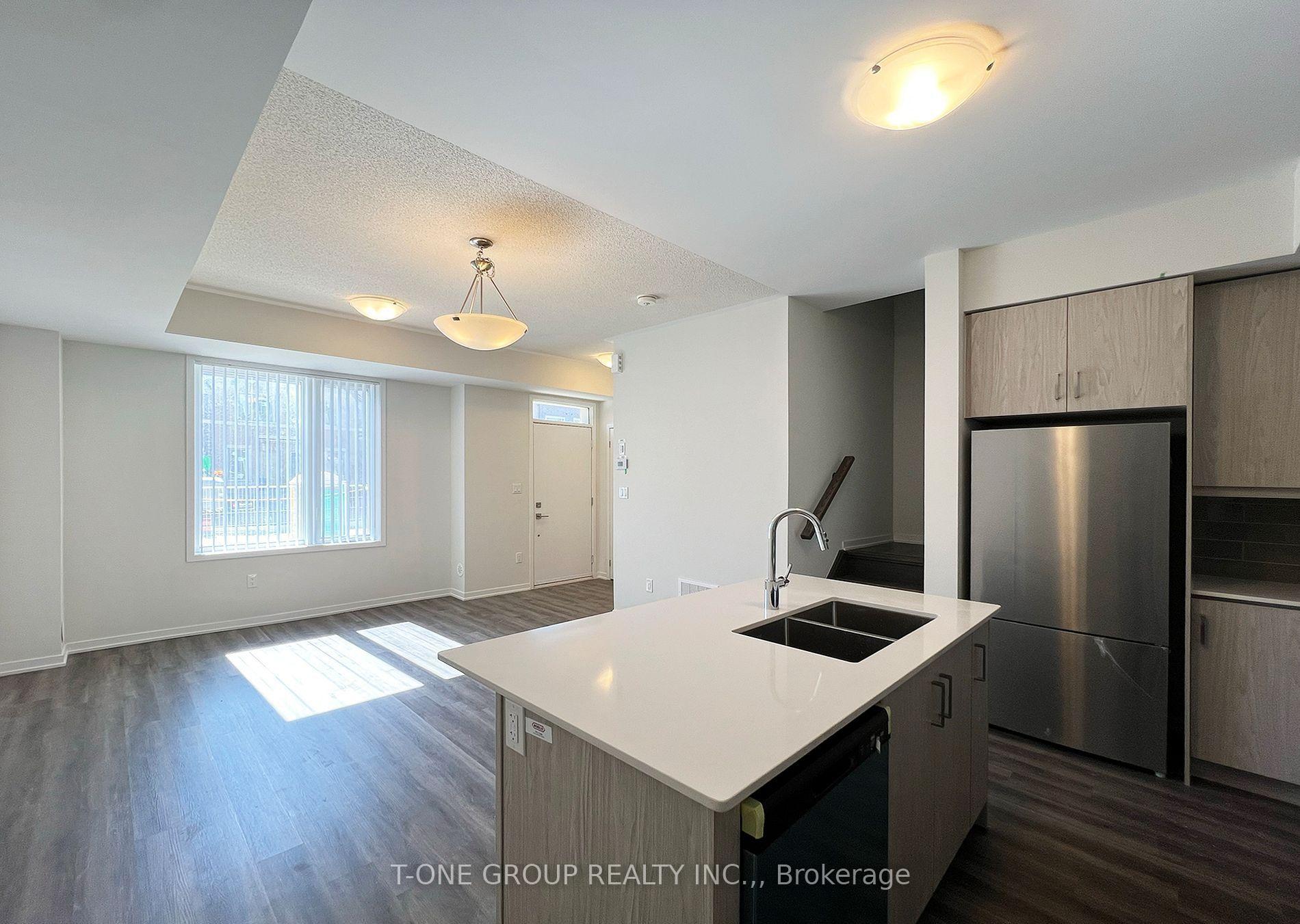 Photo 4 of Unit TH 362, 90 Honeycrisp Crescent, Vaughan, Vaughan Corporate Centre — HOMEH