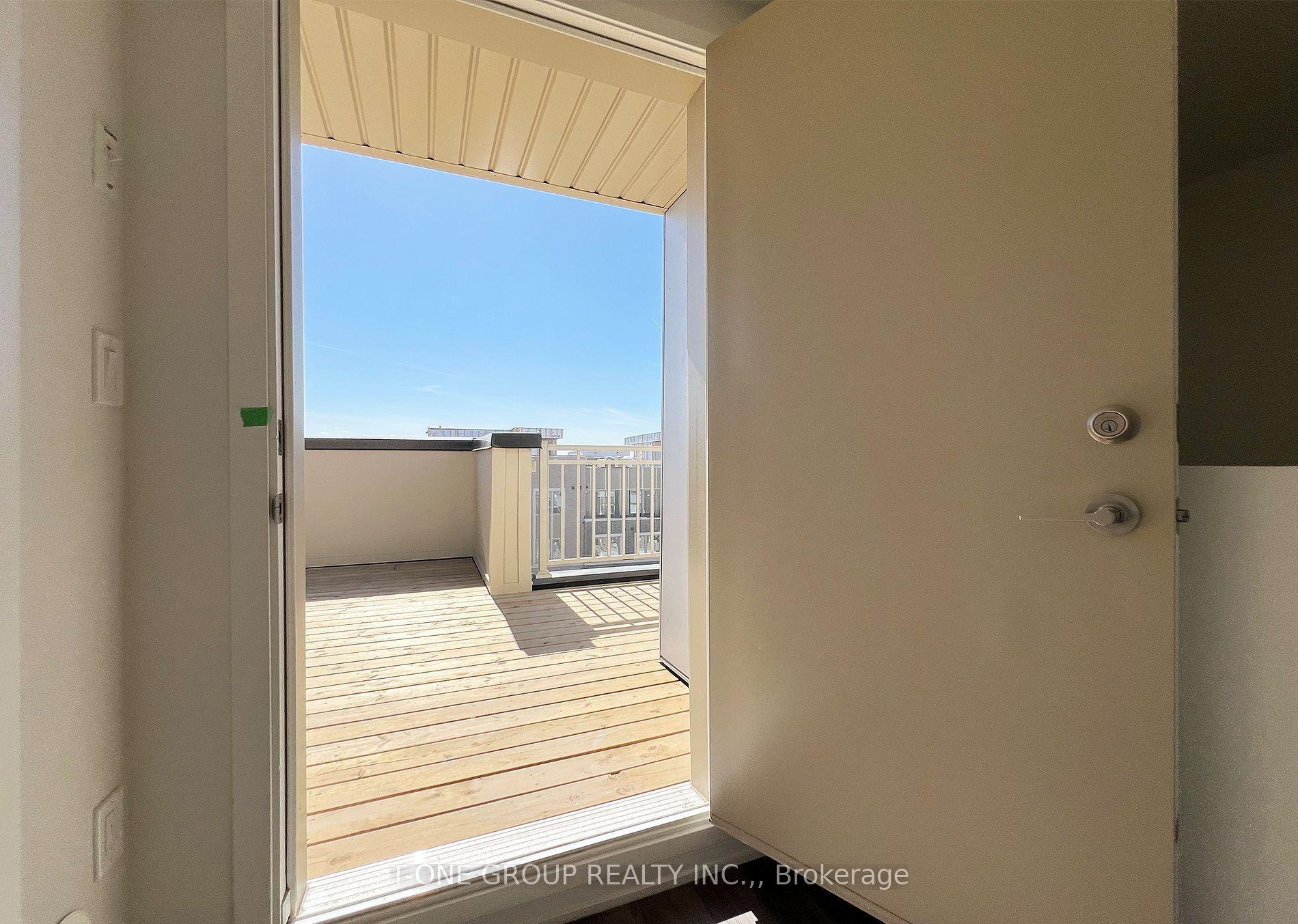Photo 24 of Unit TH 362, 90 Honeycrisp Crescent, Vaughan, Vaughan Corporate Centre — HOMEH