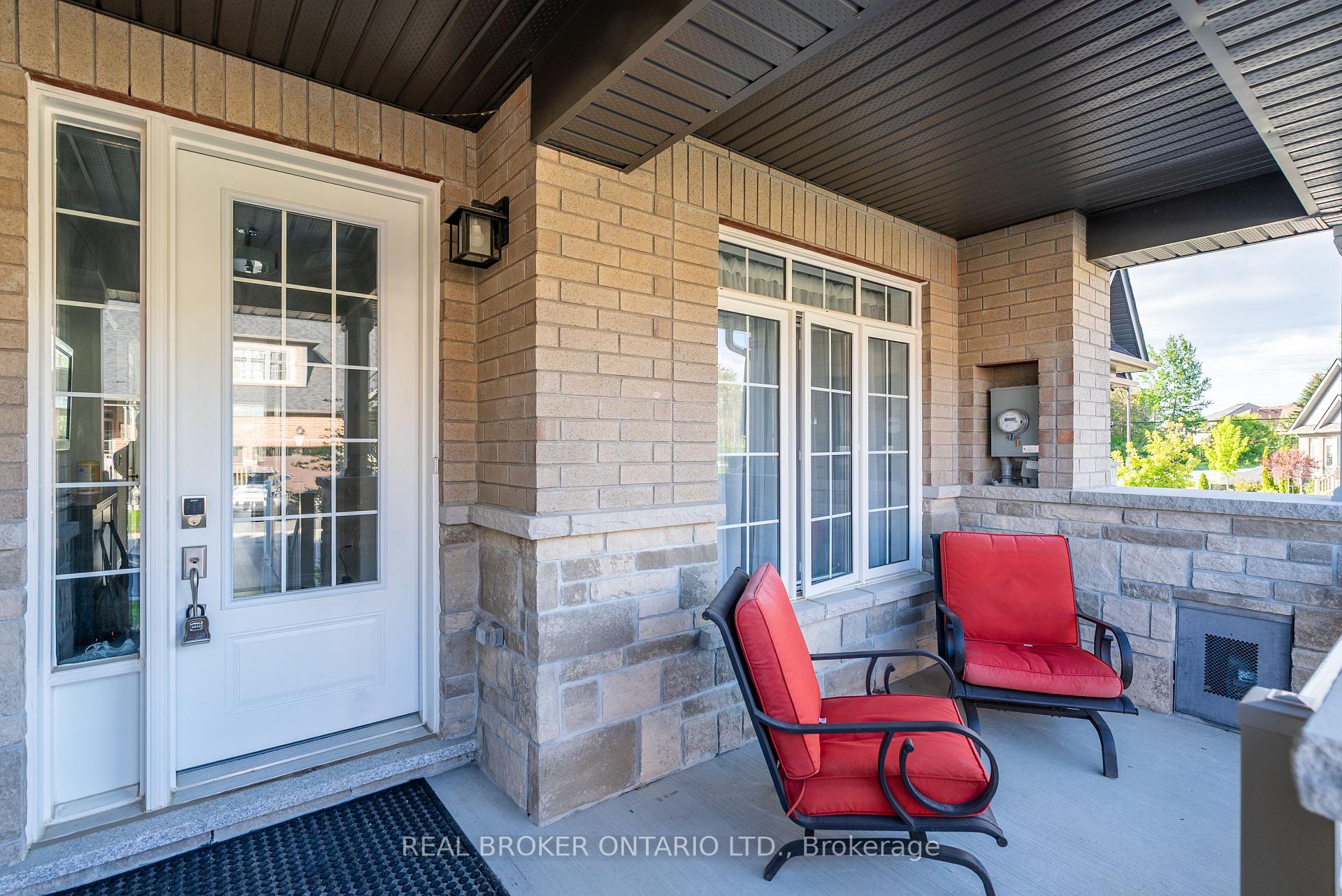 Photo 2 of 6 Howard Williams Court, Uxbridge — HOMEH