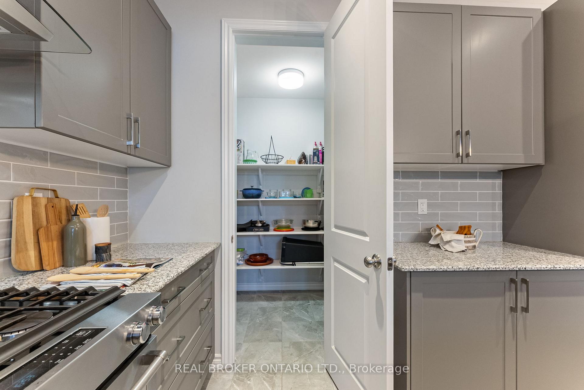 Photo 10 of 6 Howard Williams Court, Uxbridge — HOMEH