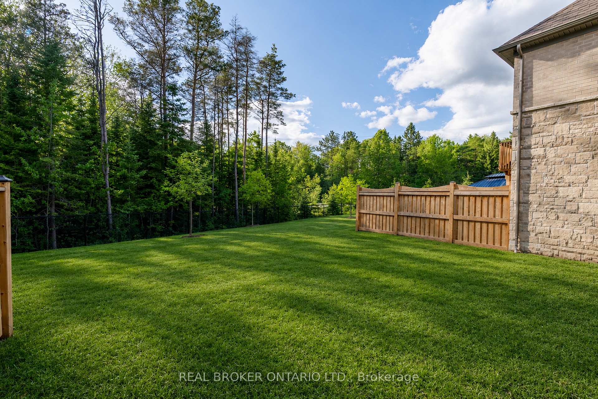 Photo 38 of 6 Howard Williams Court, Uxbridge — HOMEH