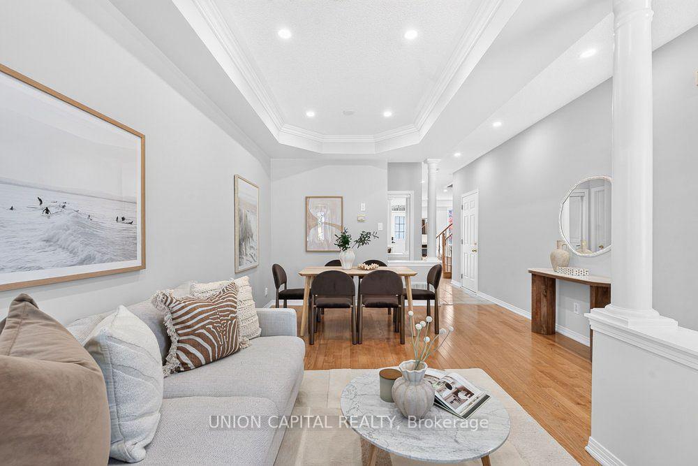 Photo 5 of 61 Hillmount Road, Markham, Cachet — HOMEH