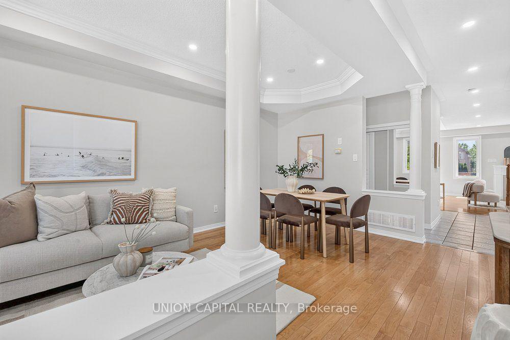 Photo 7 of 61 Hillmount Road, Markham, Cachet — HOMEH