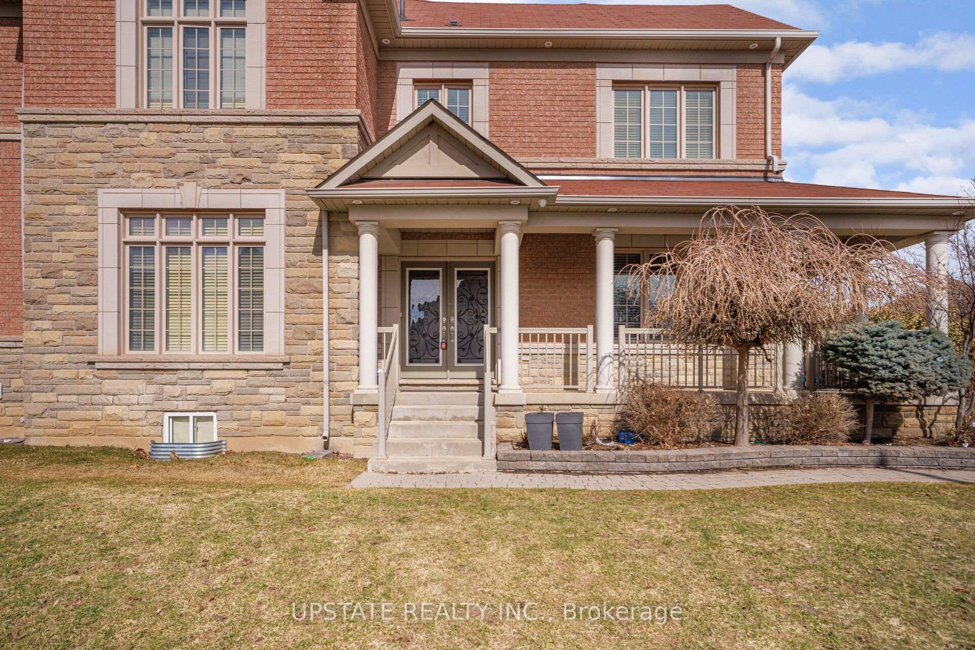 Photo 2 of 2 Beachville Circle, Brampton, Credit Valley — HOMEH