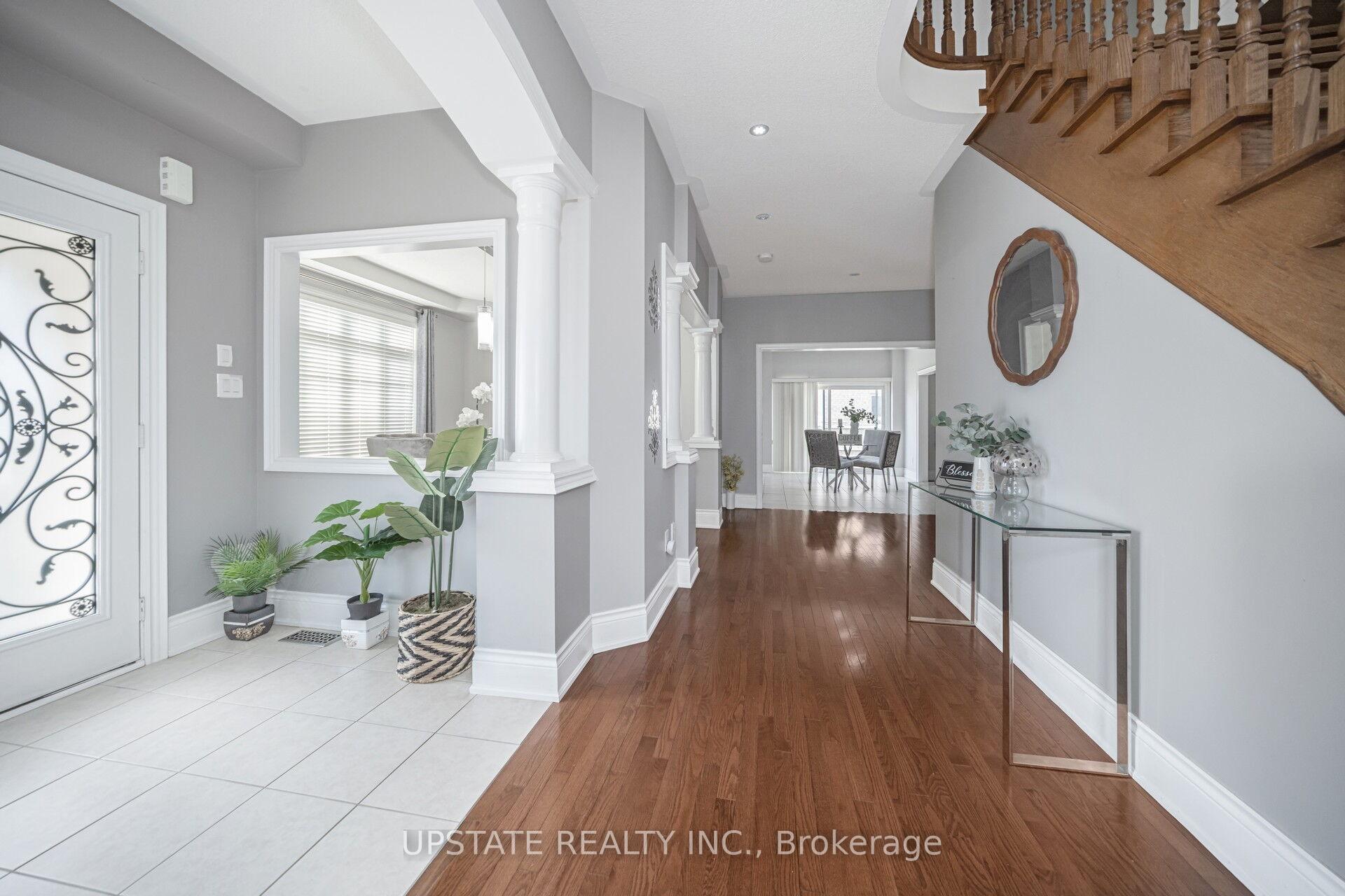 Photo 7 of 2 Beachville Circle, Brampton, Credit Valley — HOMEH