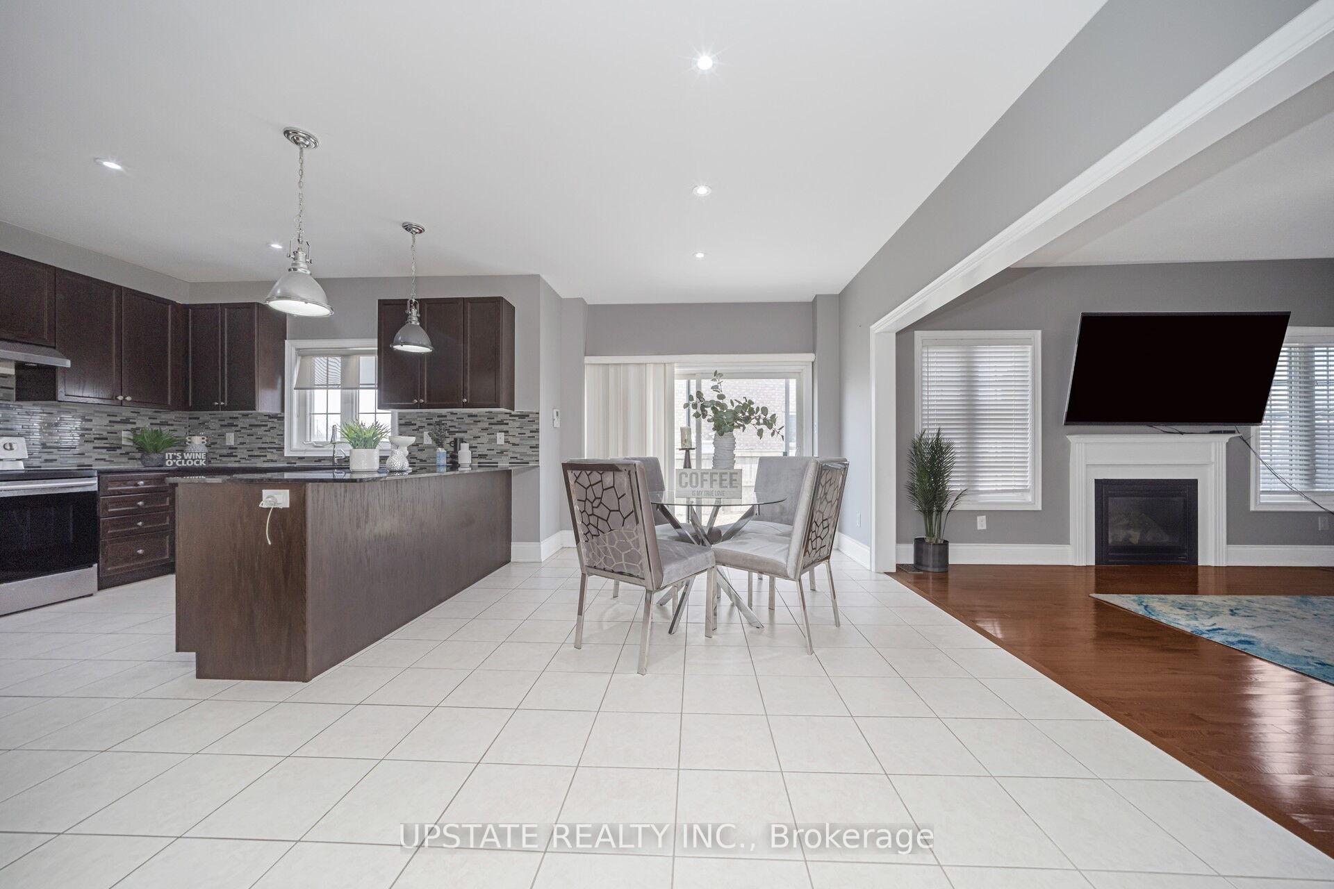 Photo 8 of 2 Beachville Circle, Brampton, Credit Valley — HOMEH