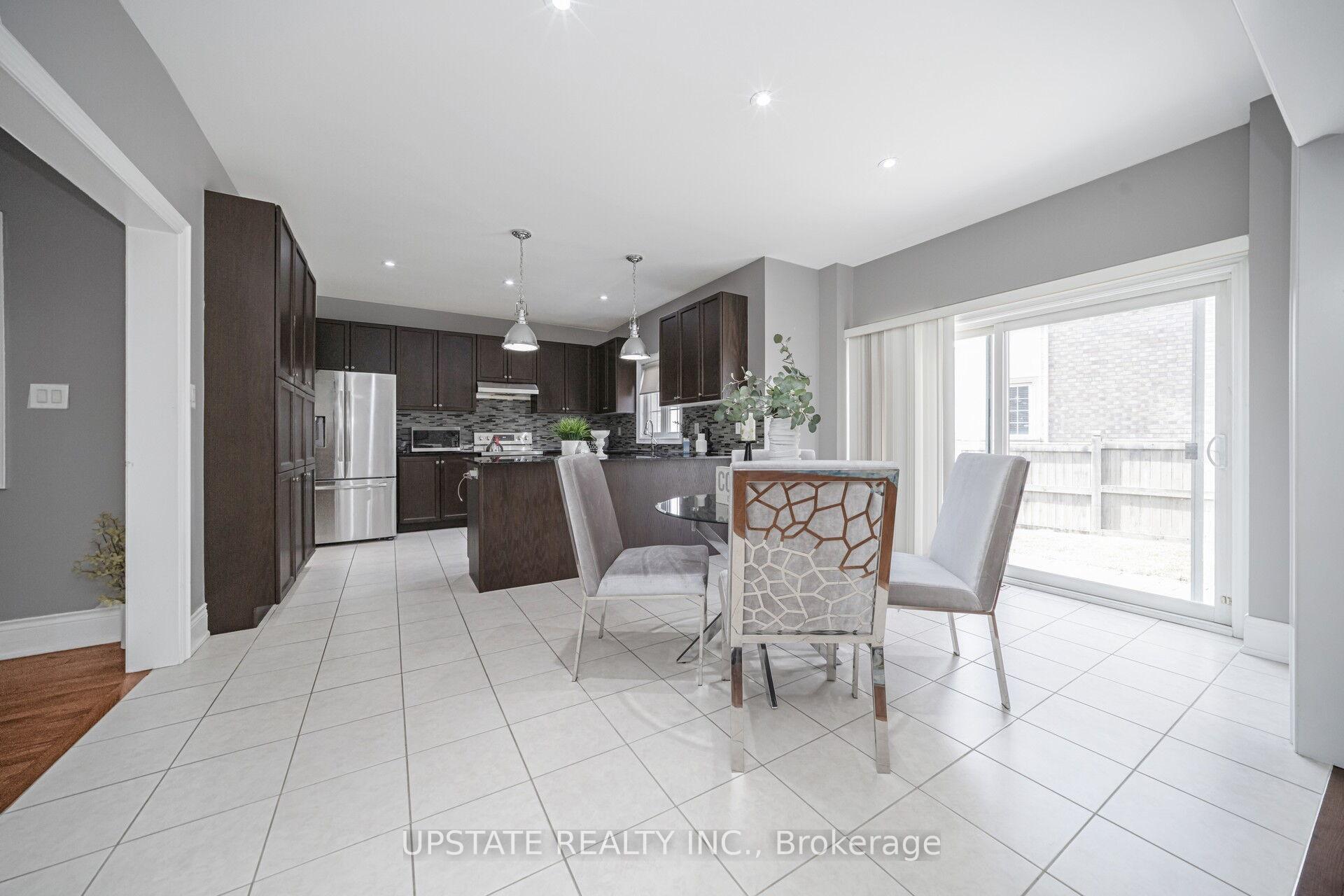 Photo 9 of 2 Beachville Circle, Brampton, Credit Valley — HOMEH