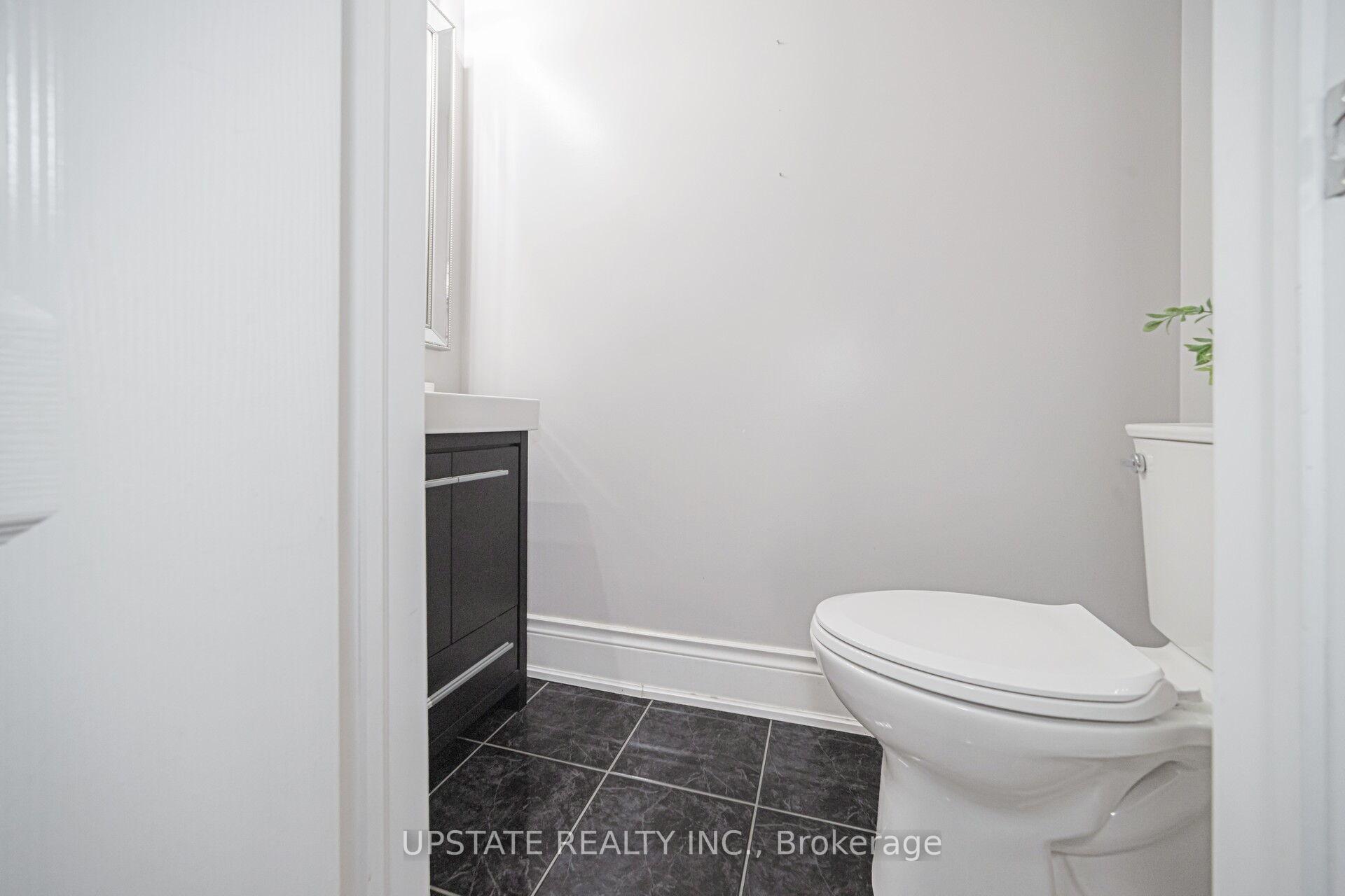 Photo 16 of 2 Beachville Circle, Brampton, Credit Valley — HOMEH