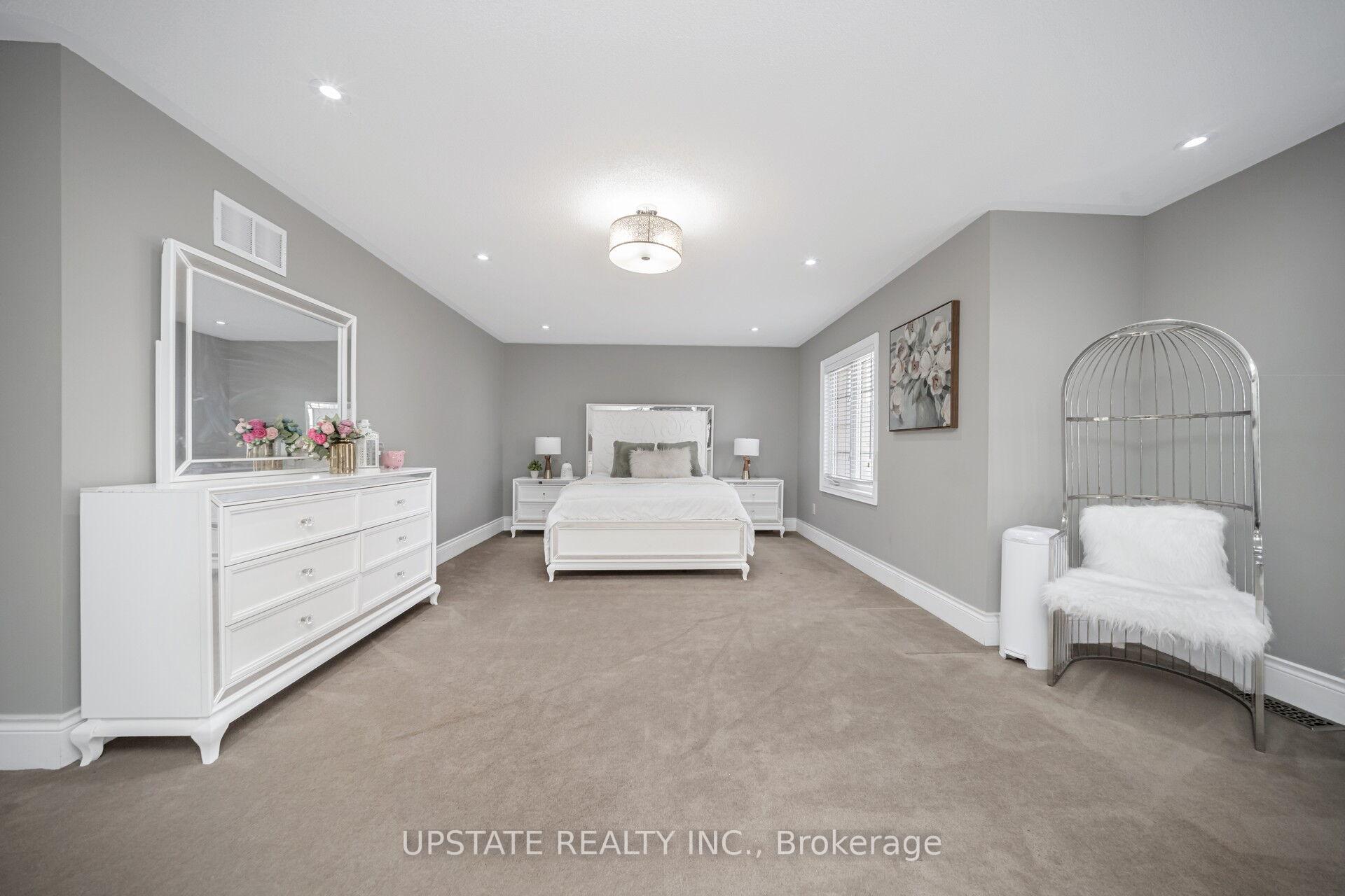 Photo 18 of 2 Beachville Circle, Brampton, Credit Valley — HOMEH