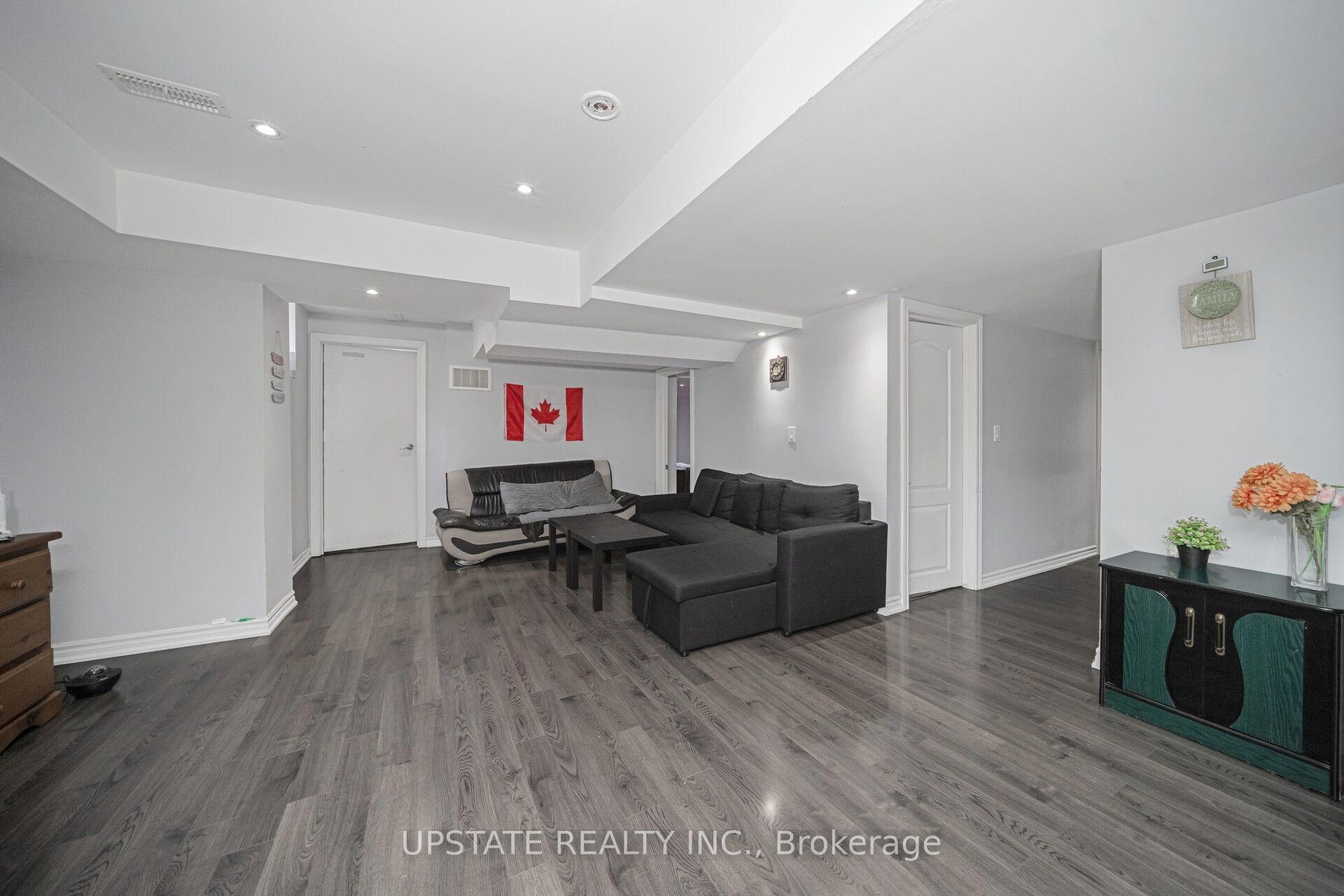 Photo 31 of 2 Beachville Circle, Brampton, Credit Valley — HOMEH