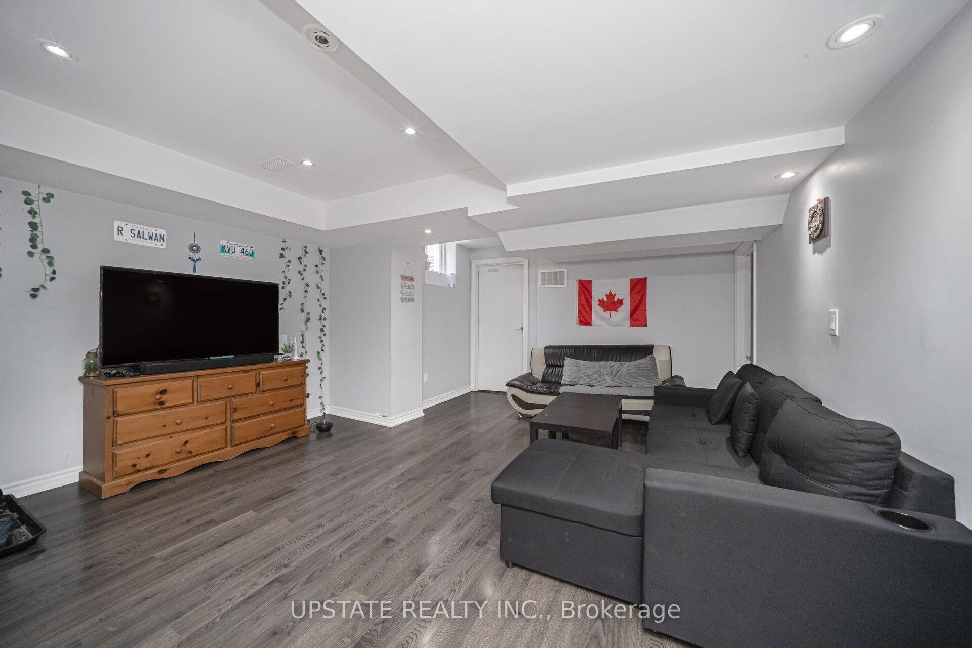 Photo 32 of 2 Beachville Circle, Brampton, Credit Valley — HOMEH