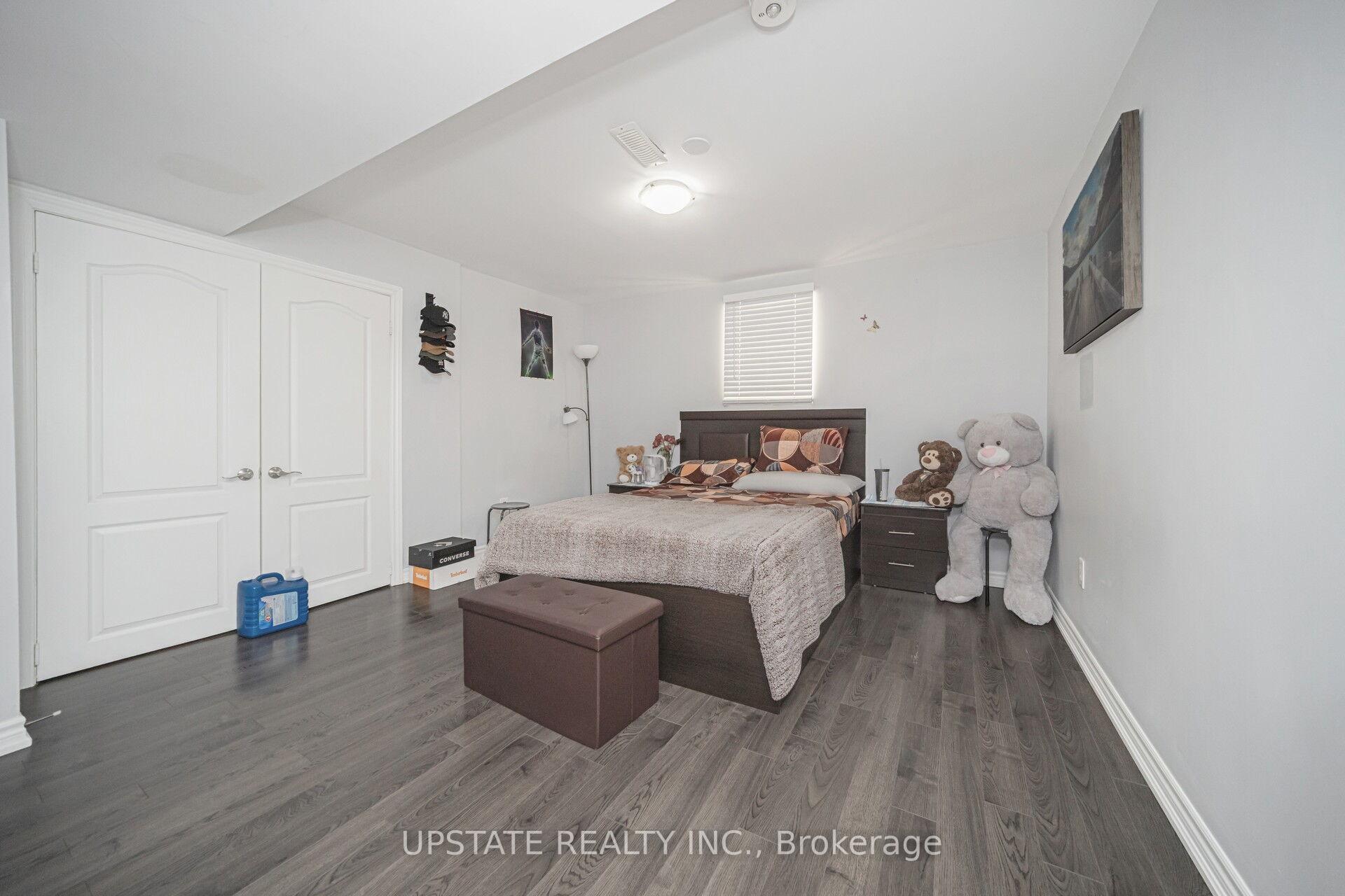 Photo 34 of 2 Beachville Circle, Brampton, Credit Valley — HOMEH