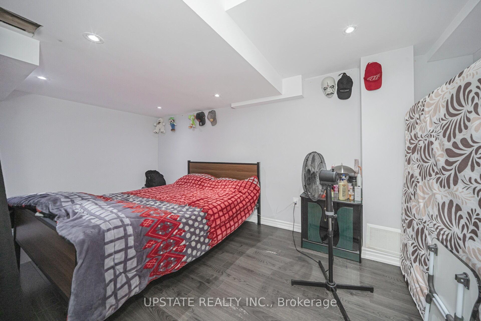 Photo 35 of 2 Beachville Circle, Brampton, Credit Valley — HOMEH