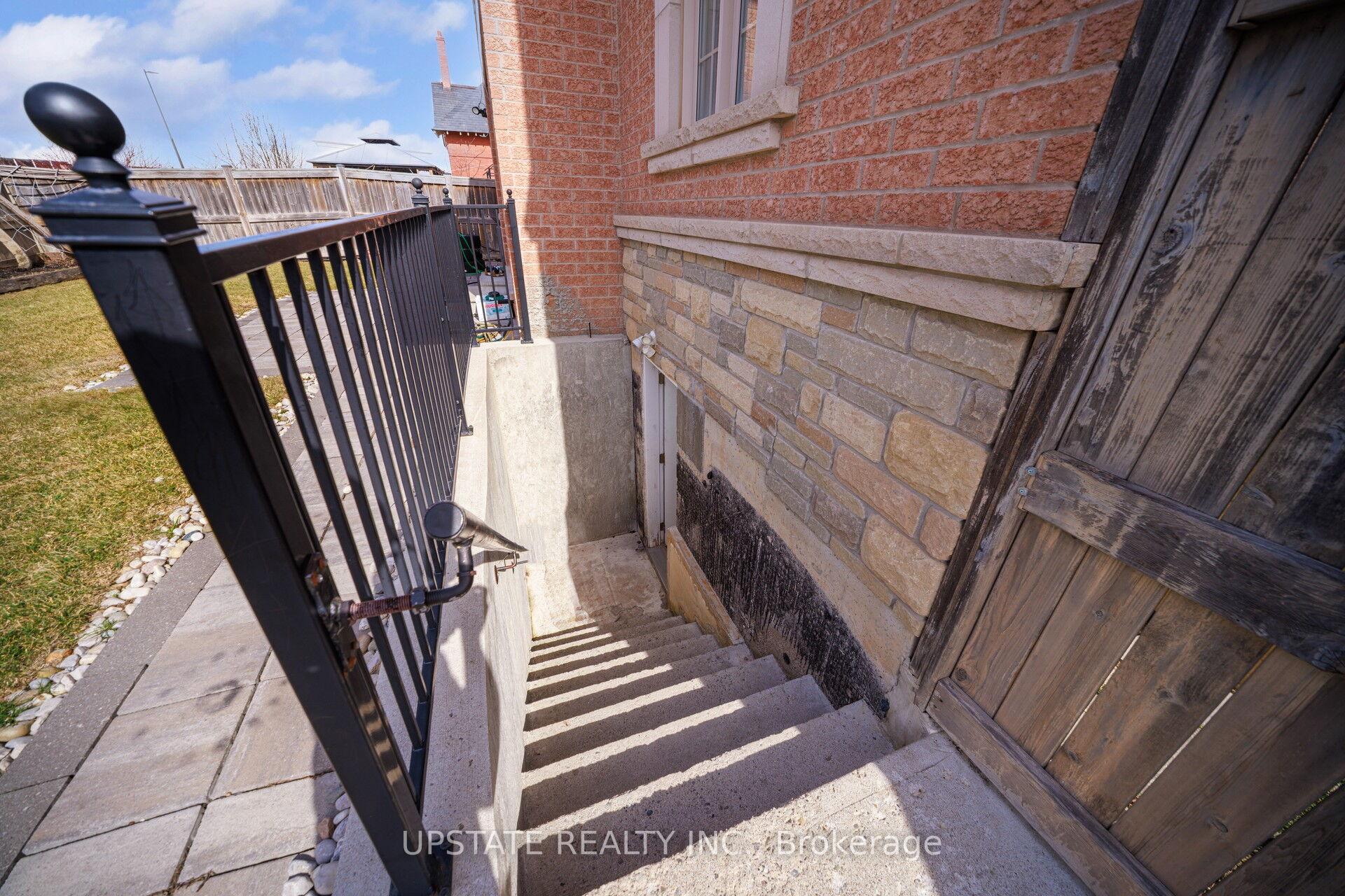 Photo 38 of 2 Beachville Circle, Brampton, Credit Valley — HOMEH