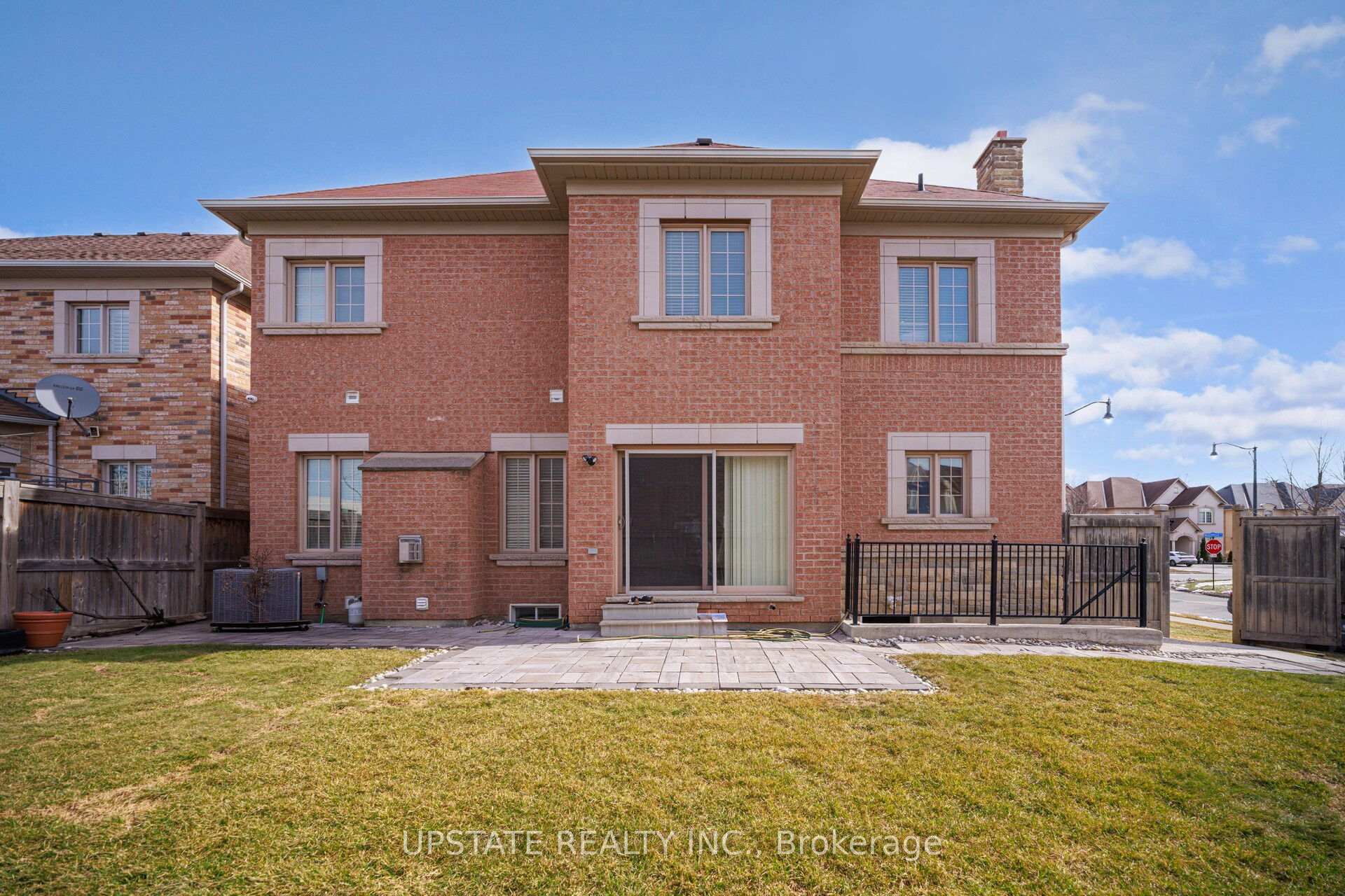 Photo 39 of 2 Beachville Circle, Brampton, Credit Valley — HOMEH
