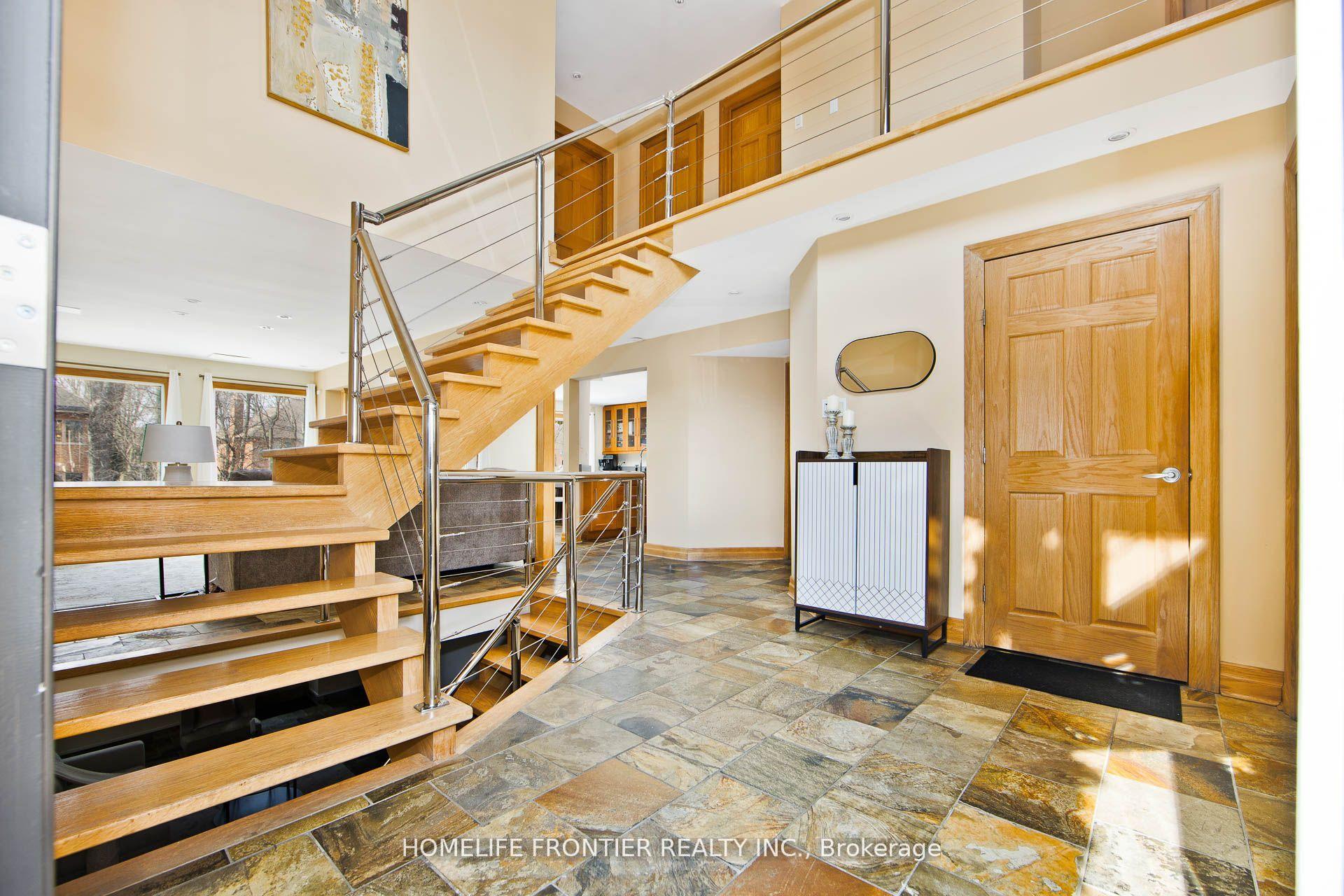 Photo 3 of 6124 Hardesty Crescent, Mississauga, East Credit — HOMEH
