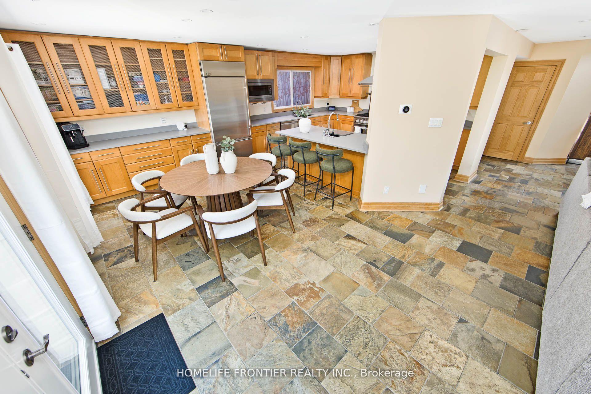 Photo 7 of 6124 Hardesty Crescent, Mississauga, East Credit — HOMEH