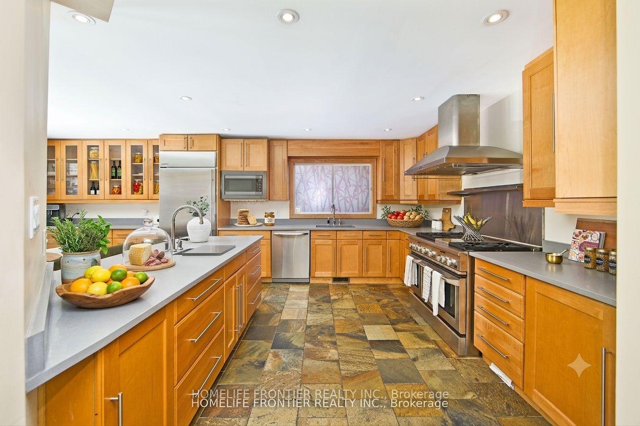 Photo 9 of 6124 Hardesty Crescent, Mississauga, East Credit — HOMEH