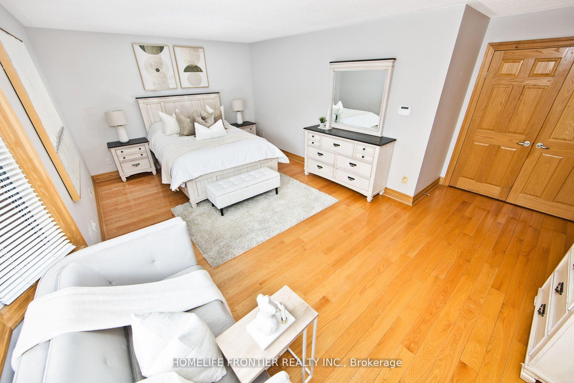 Photo 15 of 6124 Hardesty Crescent, Mississauga, East Credit — HOMEH