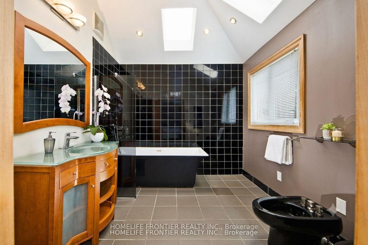 Photo 16 of 6124 Hardesty Crescent, Mississauga, East Credit — HOMEH