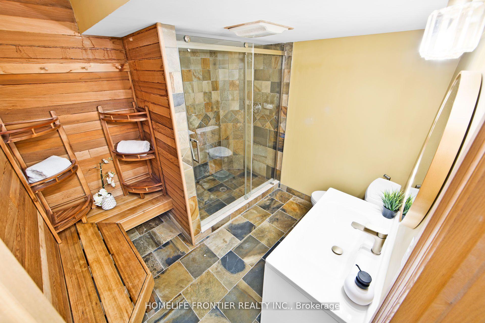 Photo 23 of 6124 Hardesty Crescent, Mississauga, East Credit — HOMEH