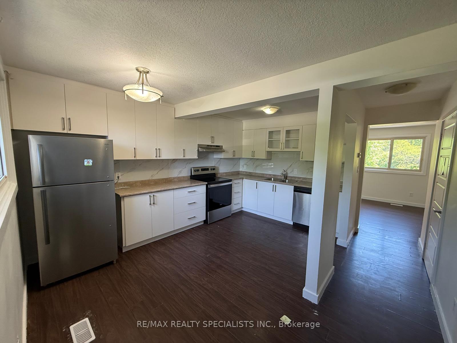 Photo 2 of Unit 9, 15 Scenic Drive, Kitchener, Chicopee/Freeport — HOMEH