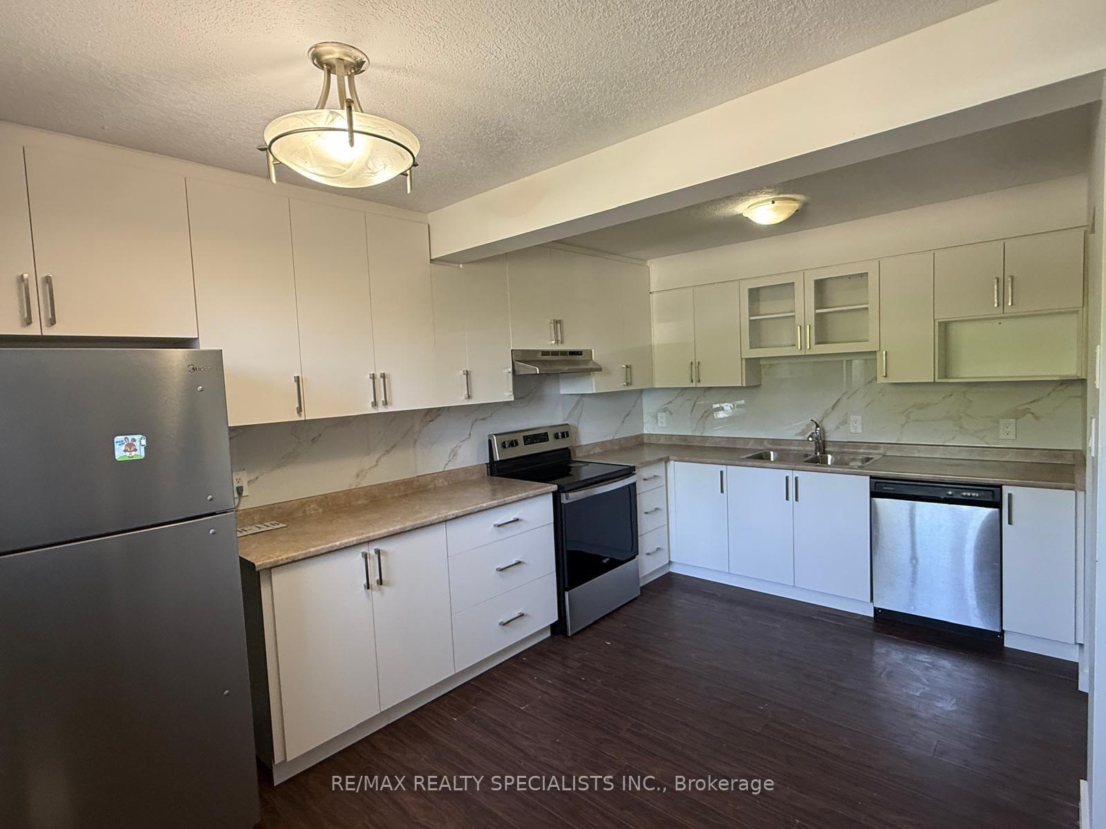 Photo 3 of Unit 9, 15 Scenic Drive, Kitchener, Chicopee/Freeport — HOMEH