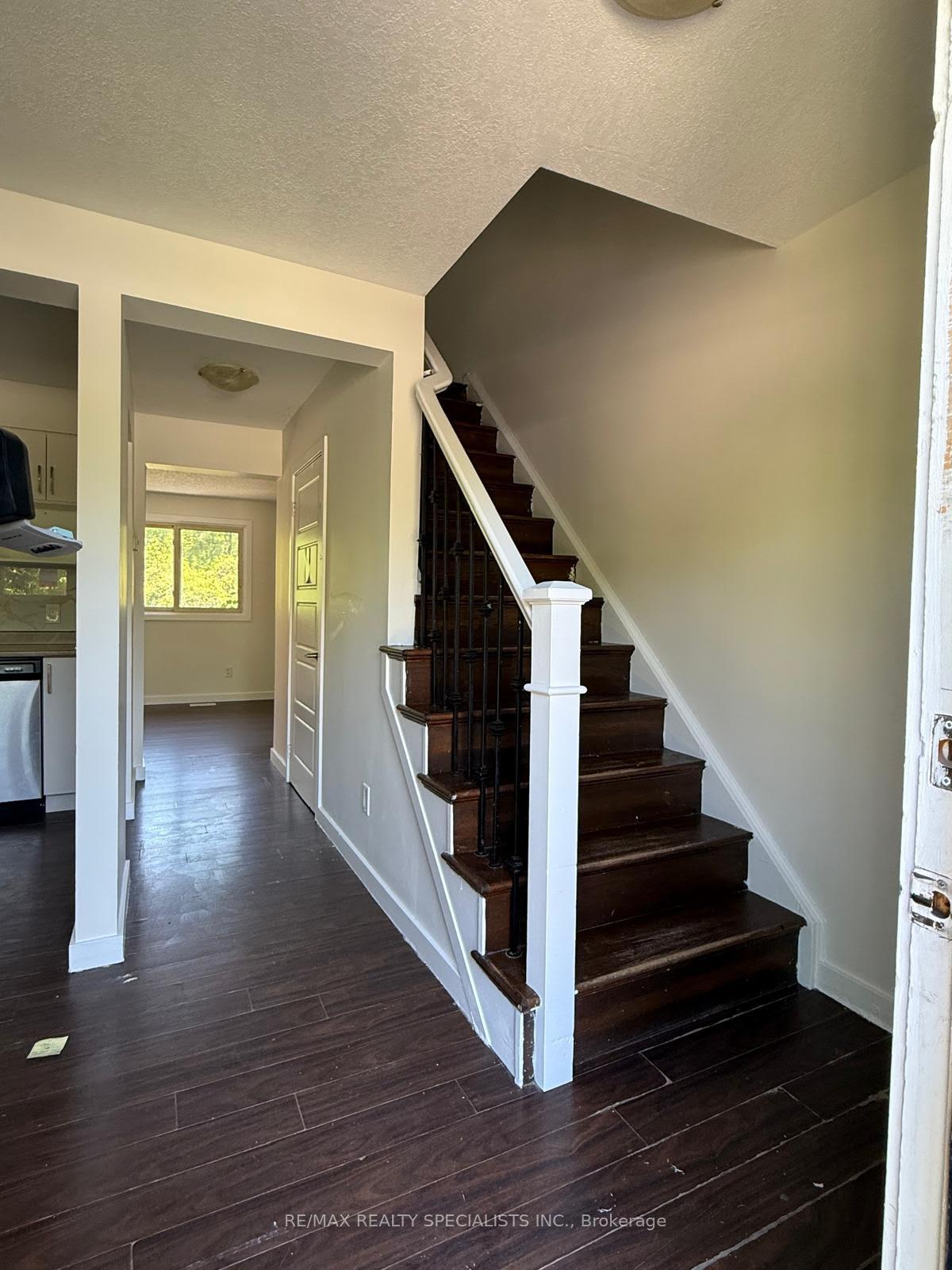 Photo 4 of Unit 9, 15 Scenic Drive, Kitchener, Chicopee/Freeport — HOMEH