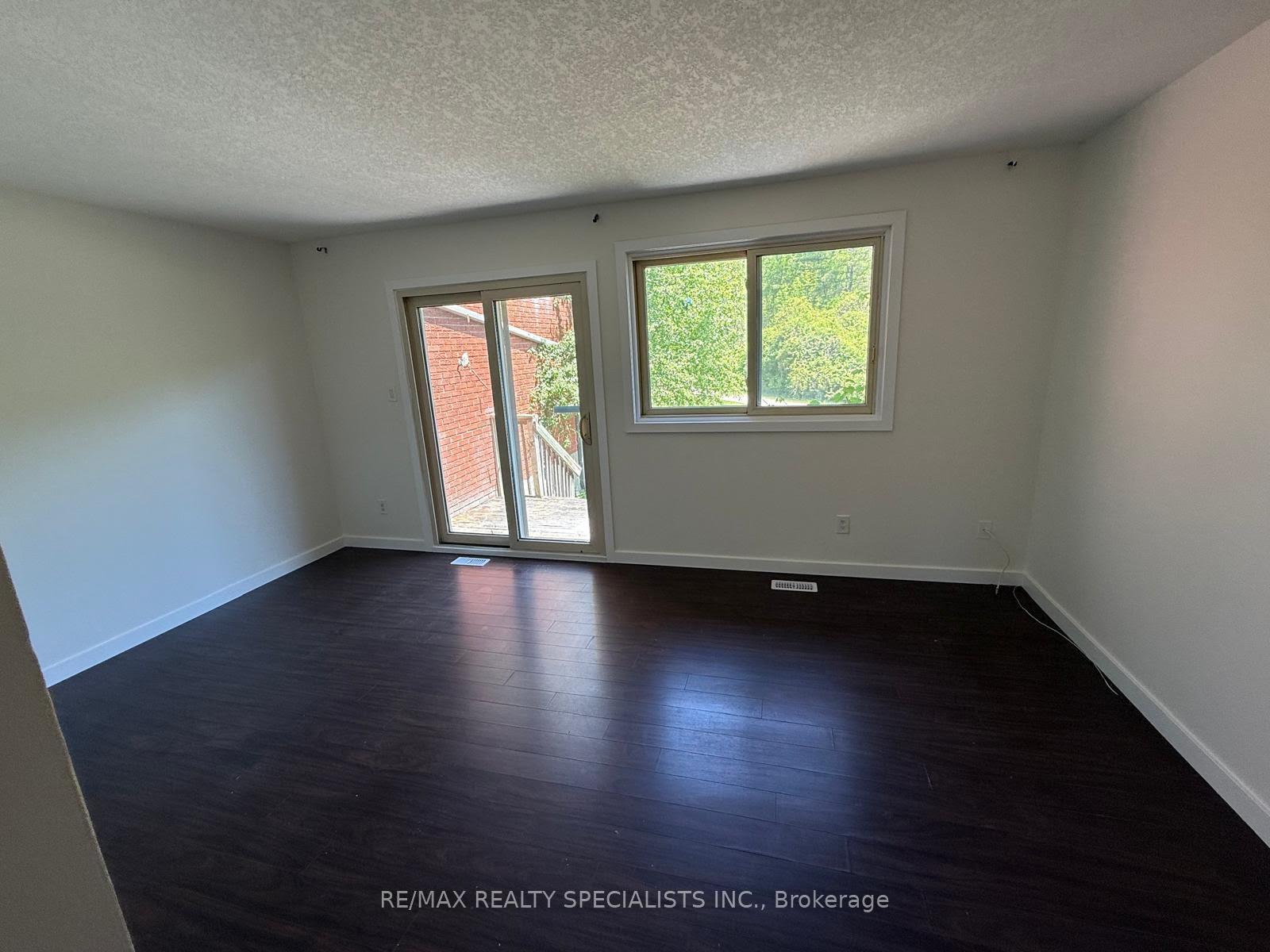 Photo 5 of Unit 9, 15 Scenic Drive, Kitchener, Chicopee/Freeport — HOMEH