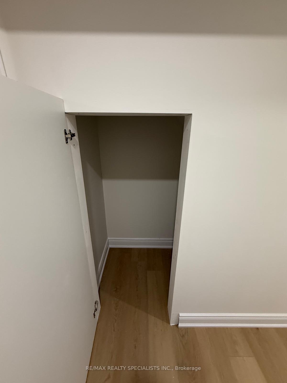 Photo 12 of Unit 9, 15 Scenic Drive, Kitchener, Chicopee/Freeport — HOMEH