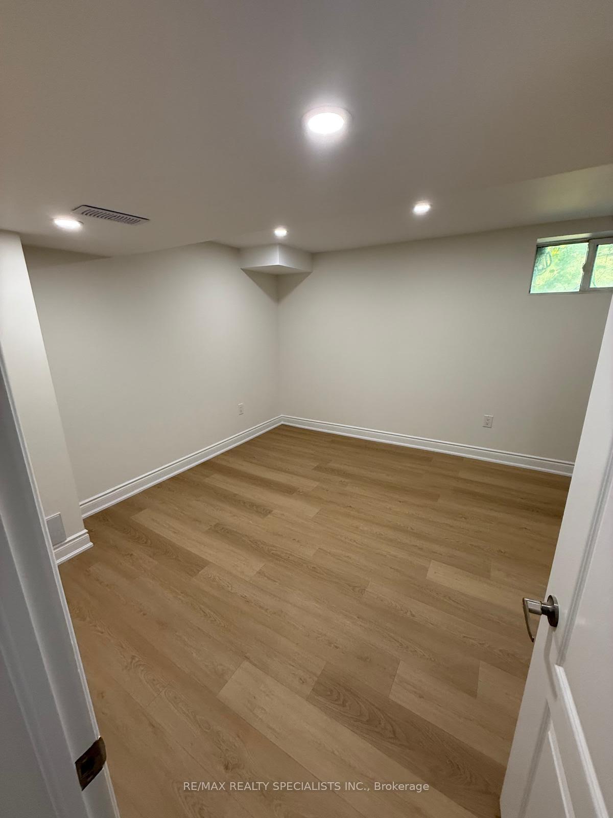 Photo 13 of Unit 9, 15 Scenic Drive, Kitchener, Chicopee/Freeport — HOMEH