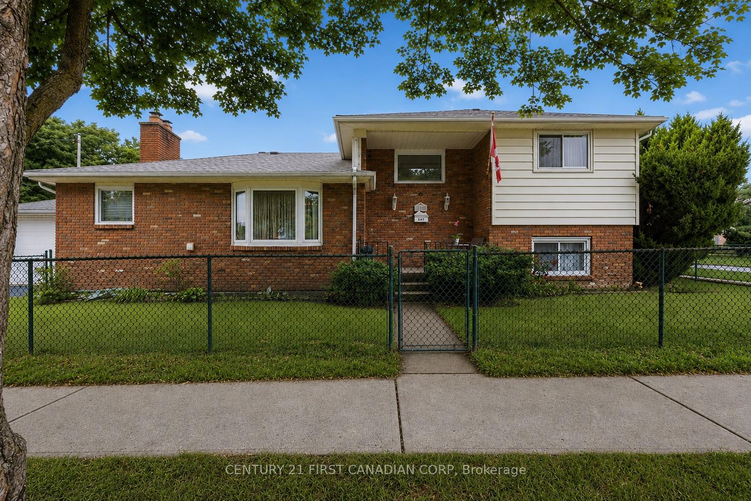 Photo 2 of 184 Durand Street, Sarnia — HOMEH