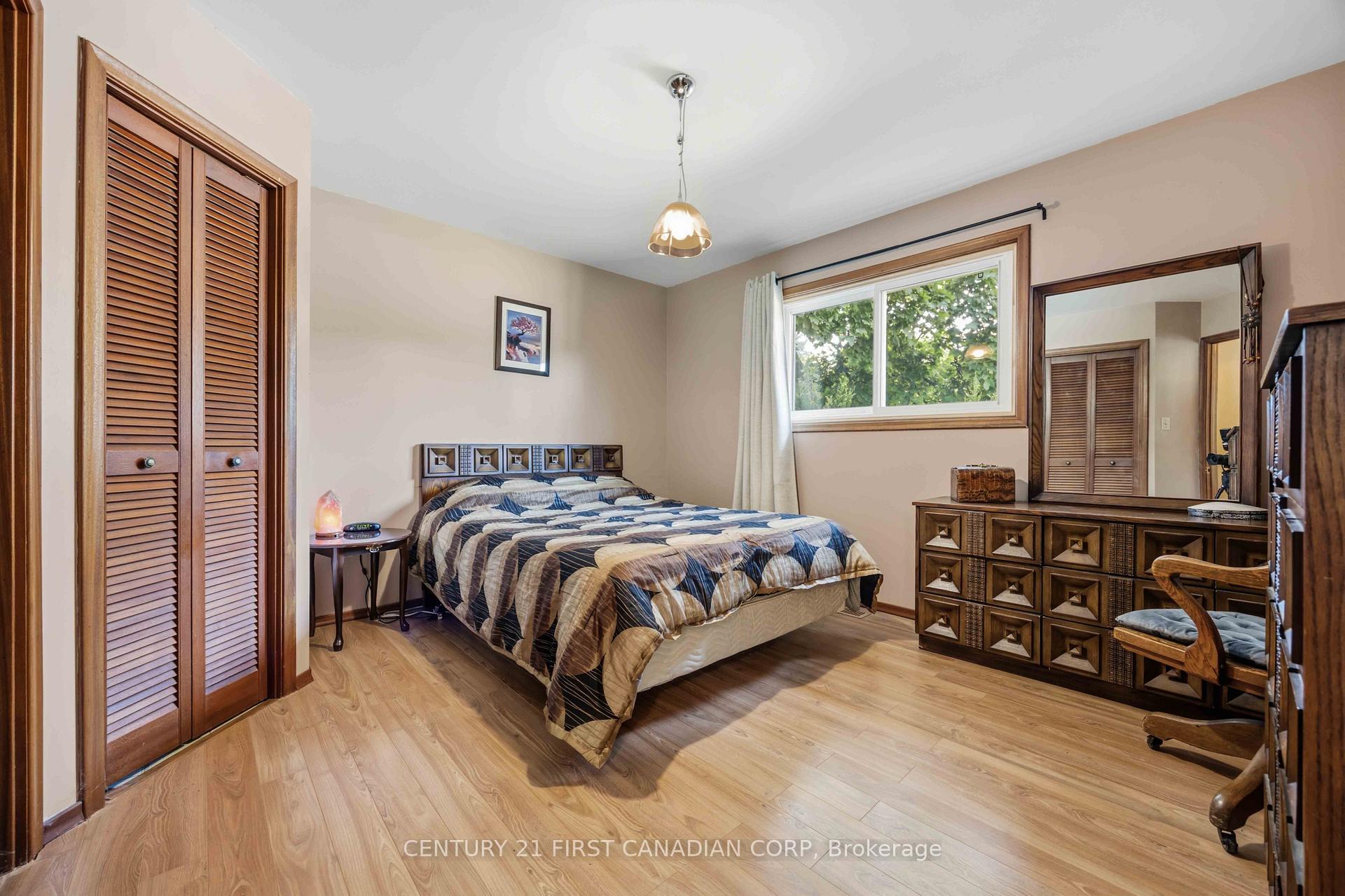 Photo 10 of 184 Durand Street, Sarnia — HOMEH
