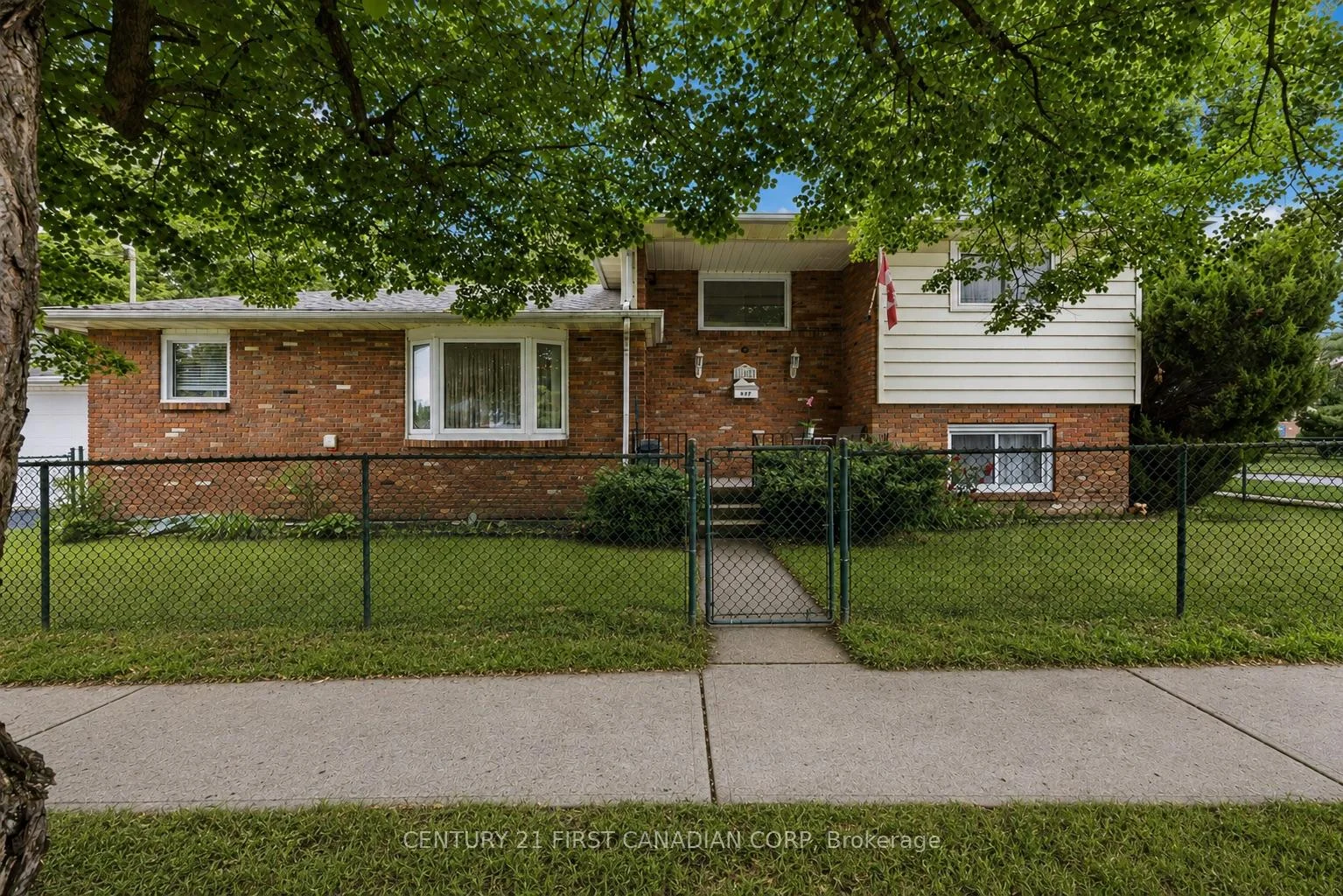 Photo 3 of 184 Durand Street, Sarnia — HOMEH