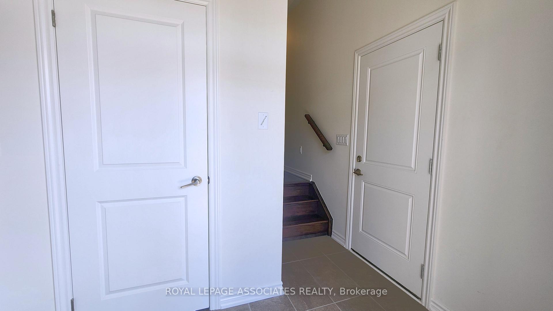 Photo 3 of 36 Velvet Drive, Whitby, Rural Whitby — HOMEH